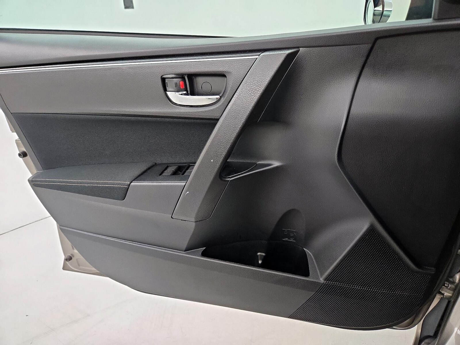 2018 Toyota Corolla LE - Photo 13