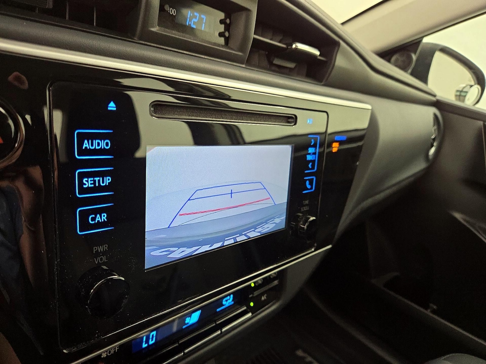 2018 Toyota Corolla LE - Photo 15