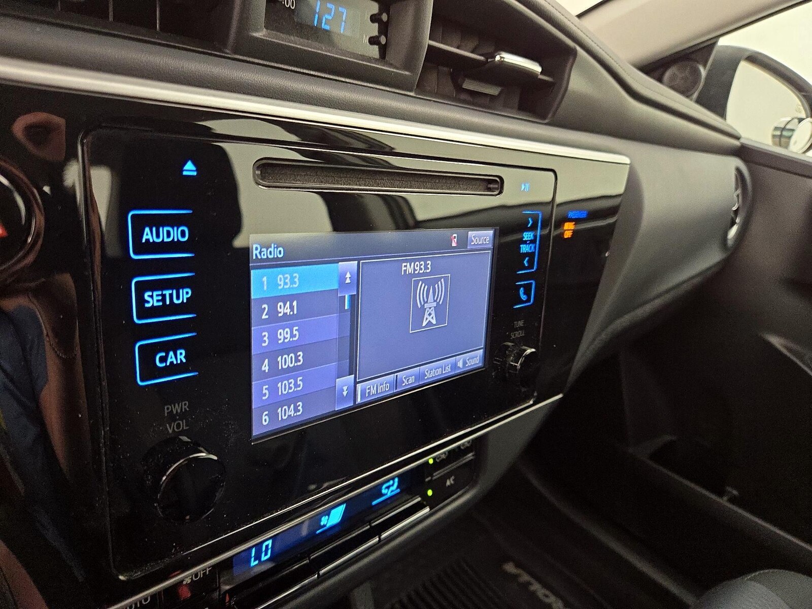 2018 Toyota Corolla LE - Photo 16