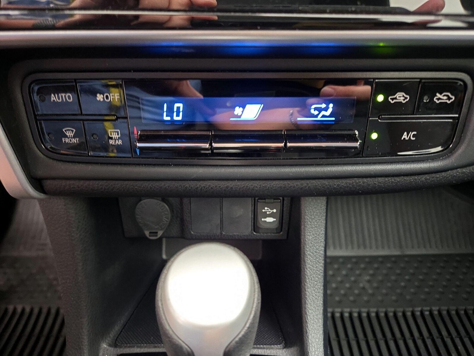 2018 Toyota Corolla LE - Photo 17