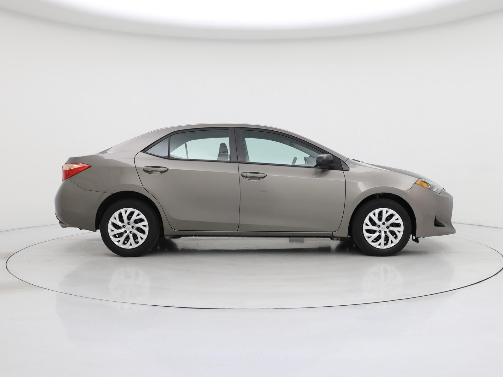2018 Toyota Corolla LE - Photo 8