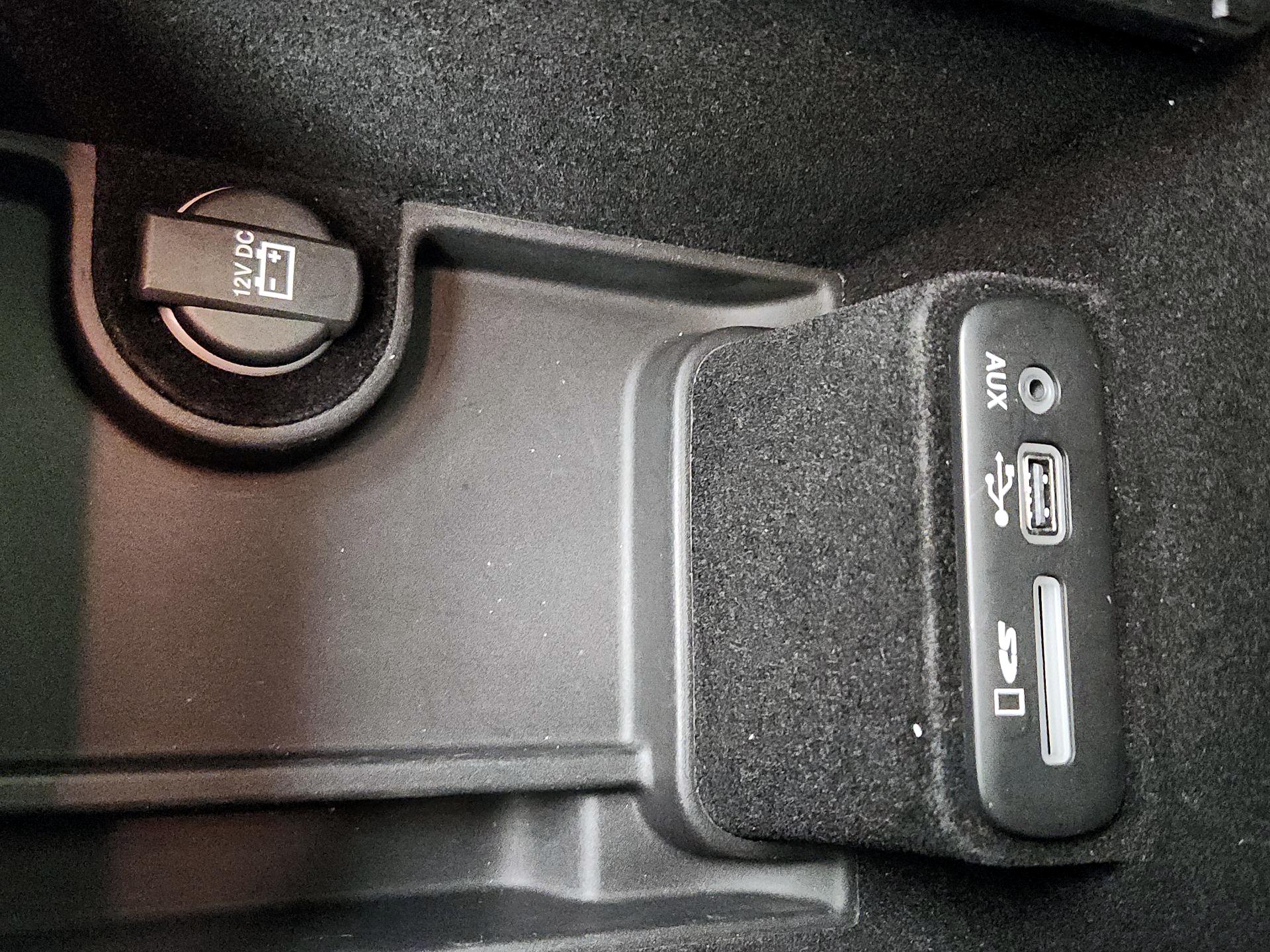 Thumbnail: 2015 Chrysler 300 - 19