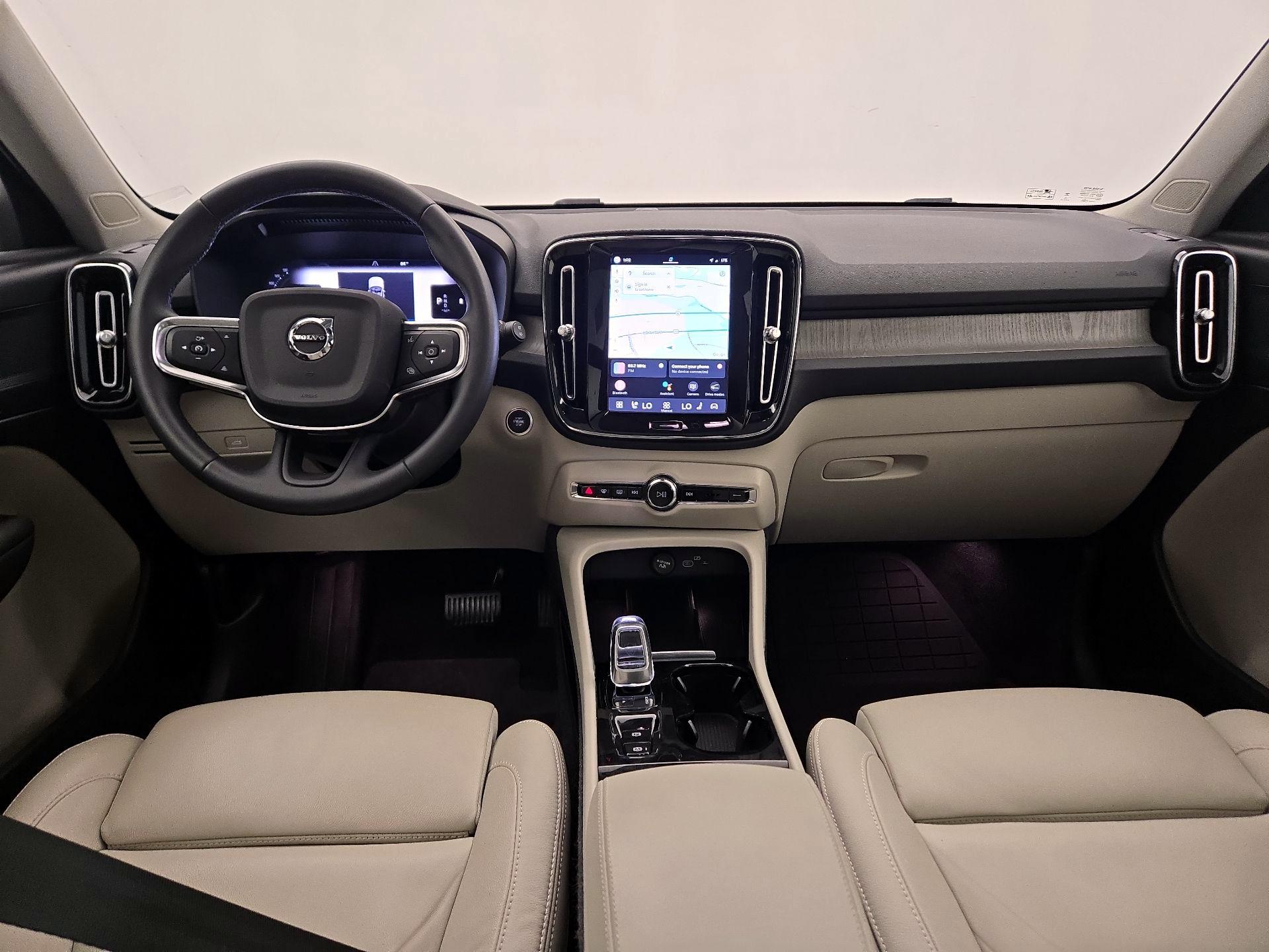 Thumbnail: 2023 Volvo XC40 - 9