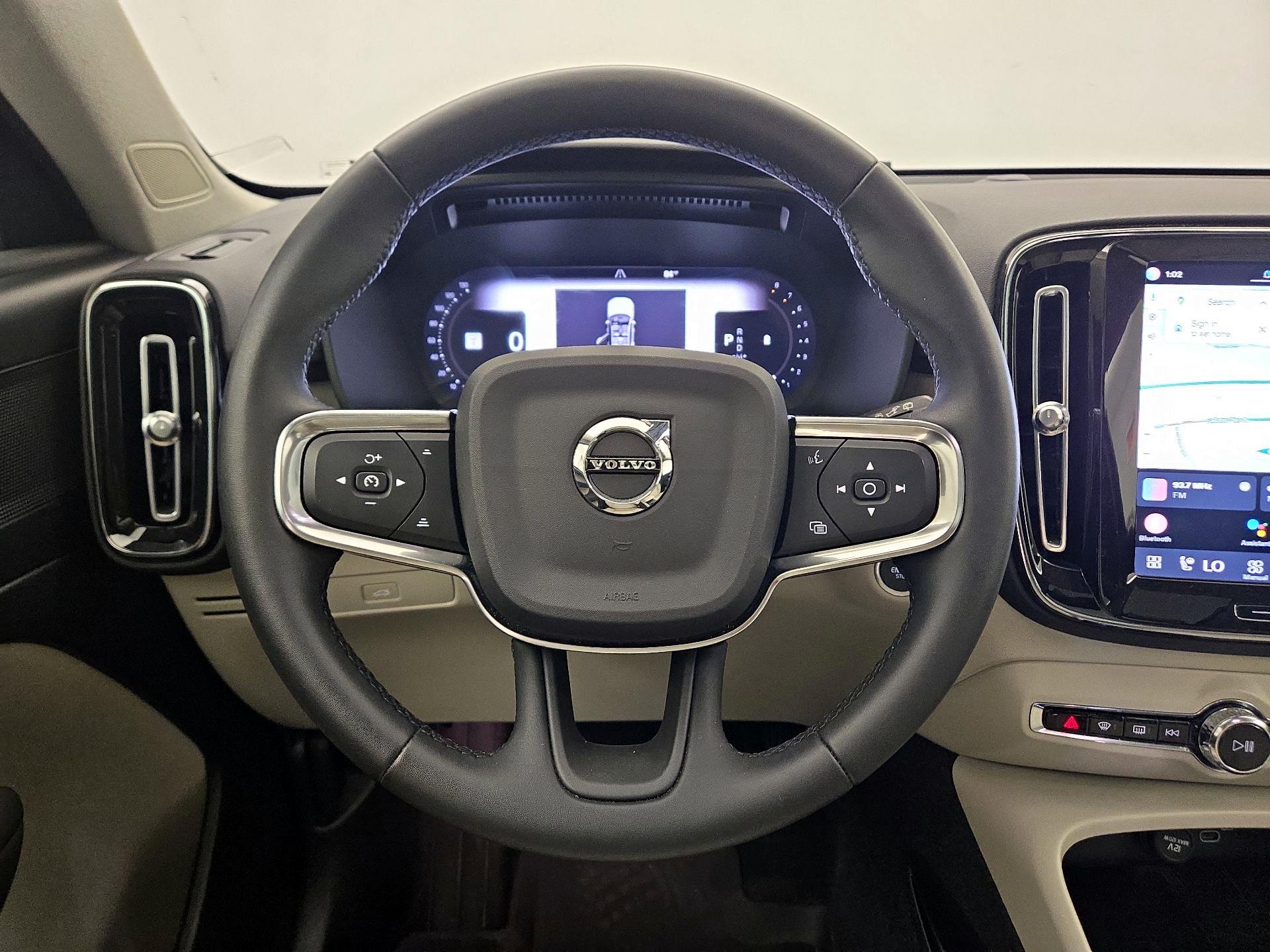 Thumbnail: 2023 Volvo XC40 - 10