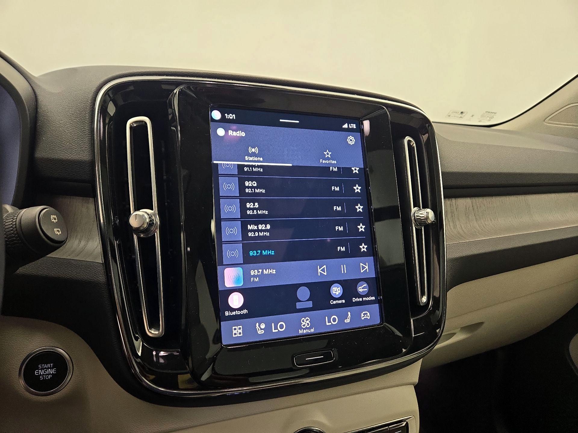 Thumbnail: 2023 Volvo XC40 - 15