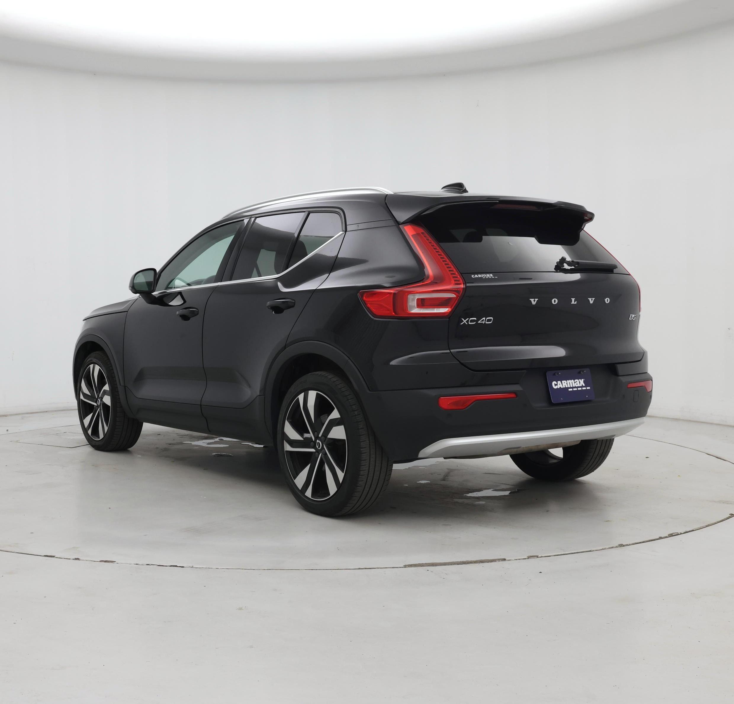 Thumbnail: 2023 Volvo XC40 - 2