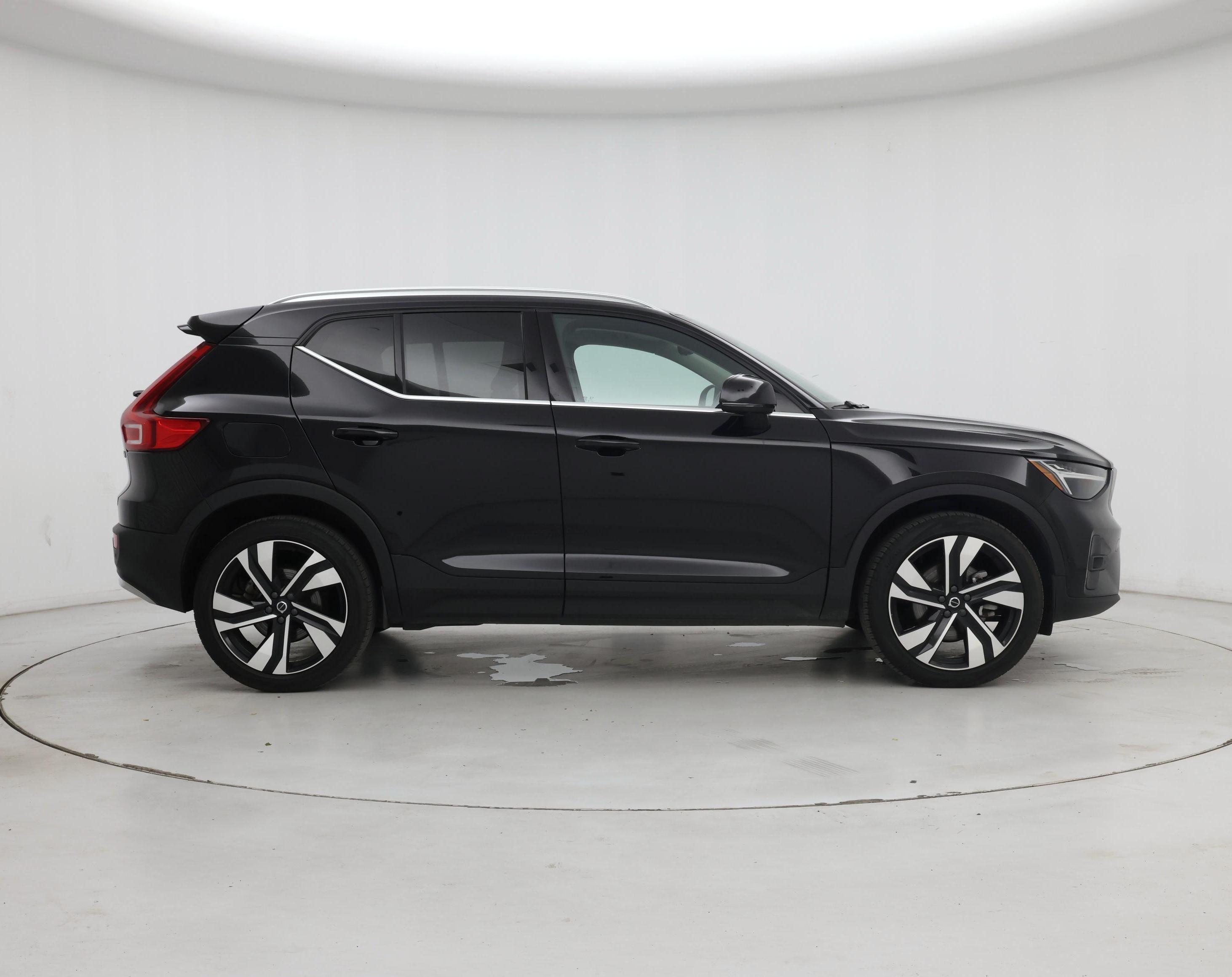 Thumbnail: 2023 Volvo XC40 - 7