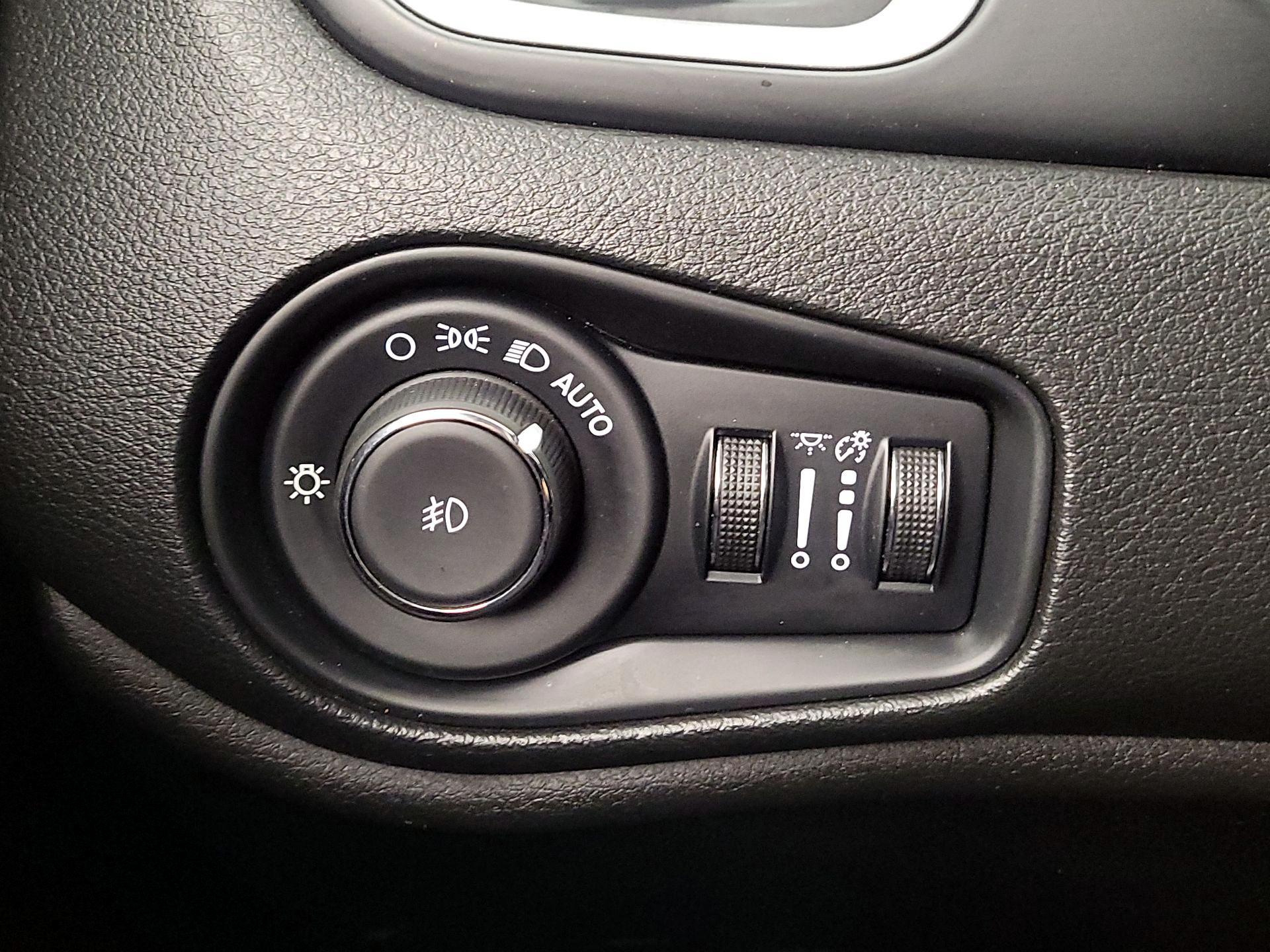 Thumbnail: 2020 Jeep Renegade - 13