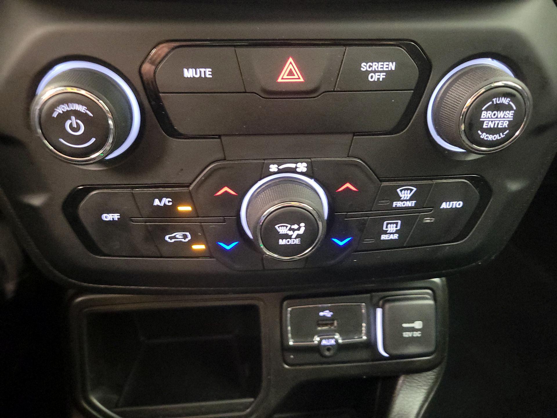 Thumbnail: 2020 Jeep Renegade - 16