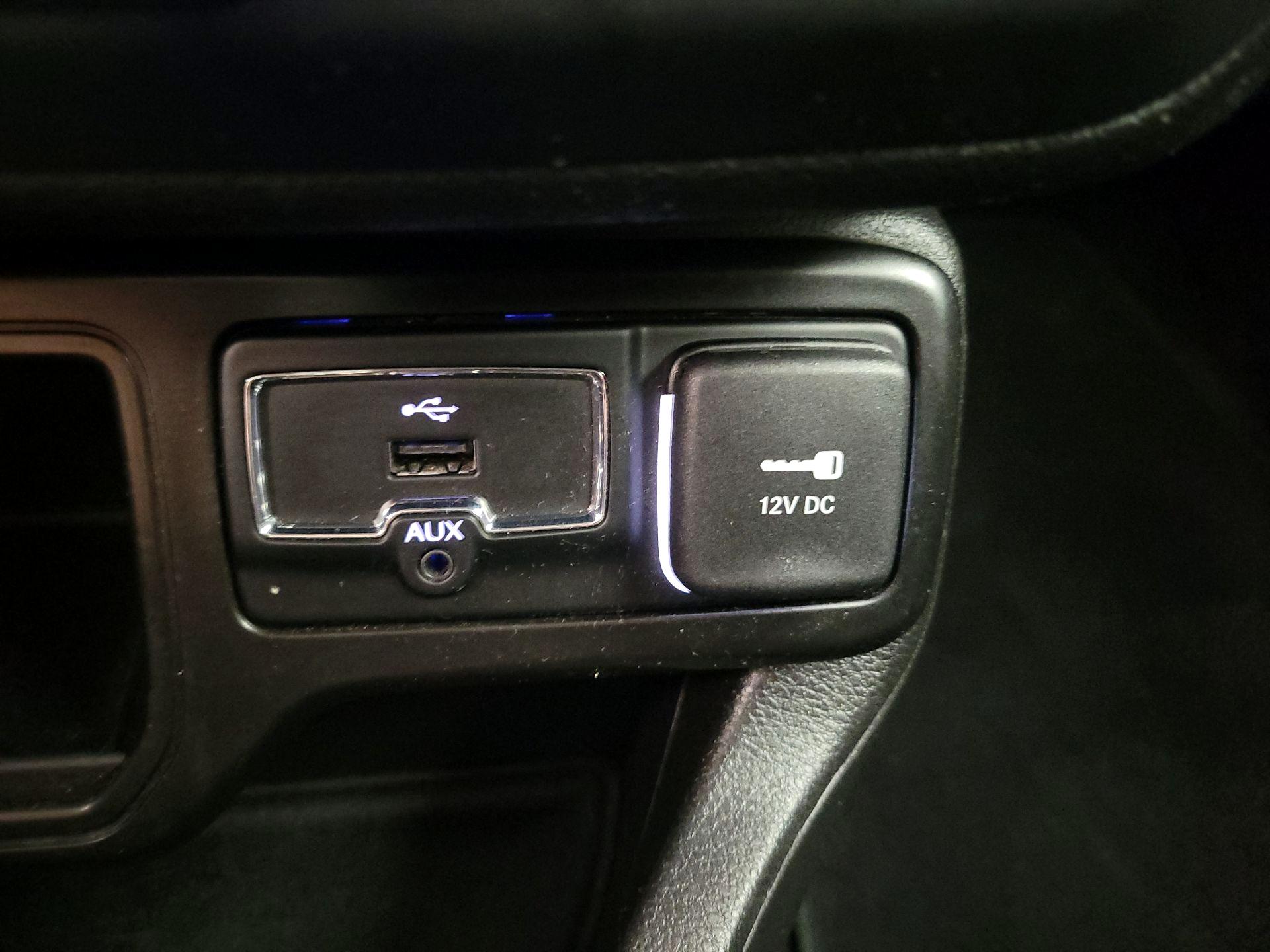 Thumbnail: 2020 Jeep Renegade - 18