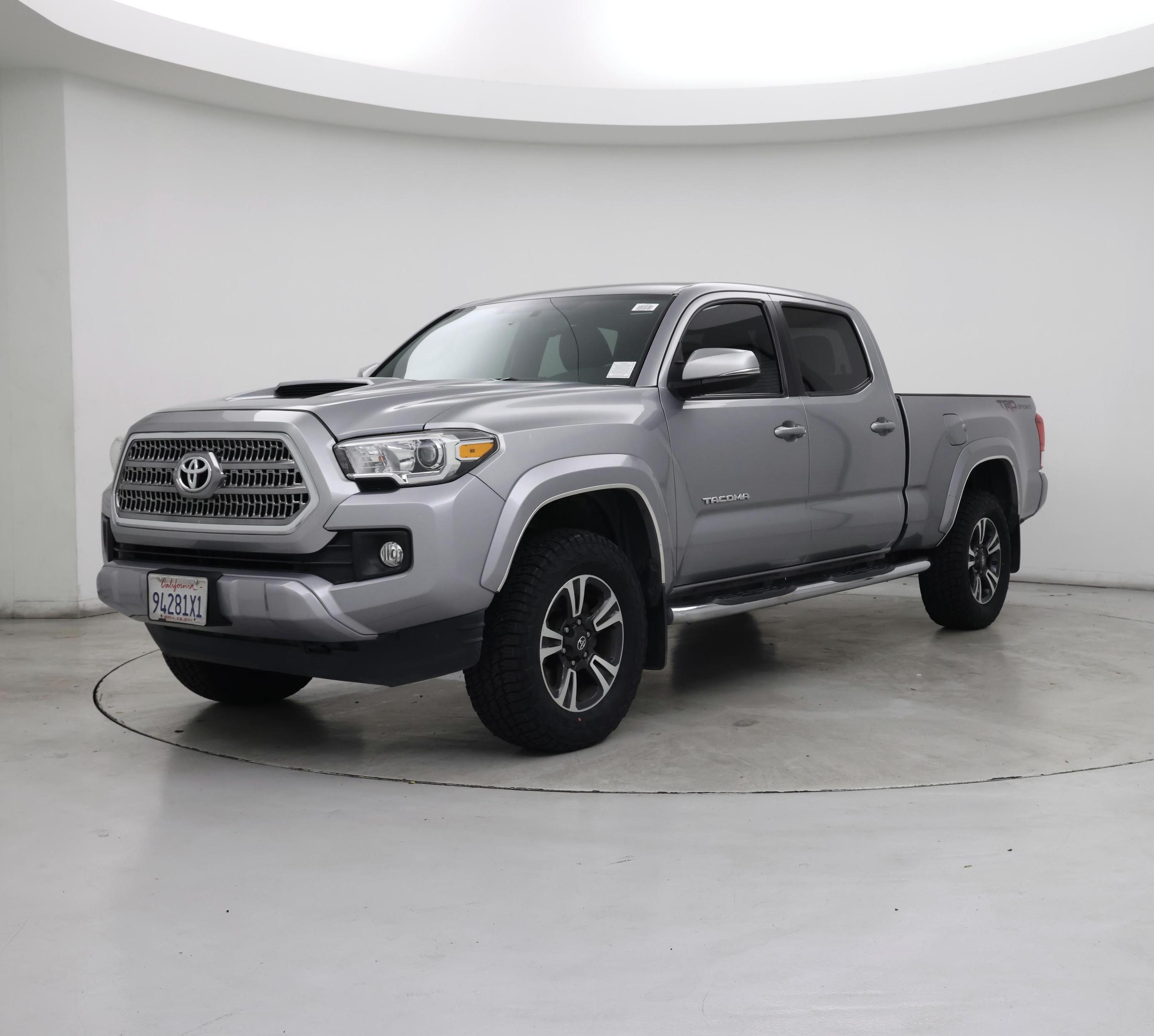 Thumbnail: 2016 Toyota Tacoma - 4