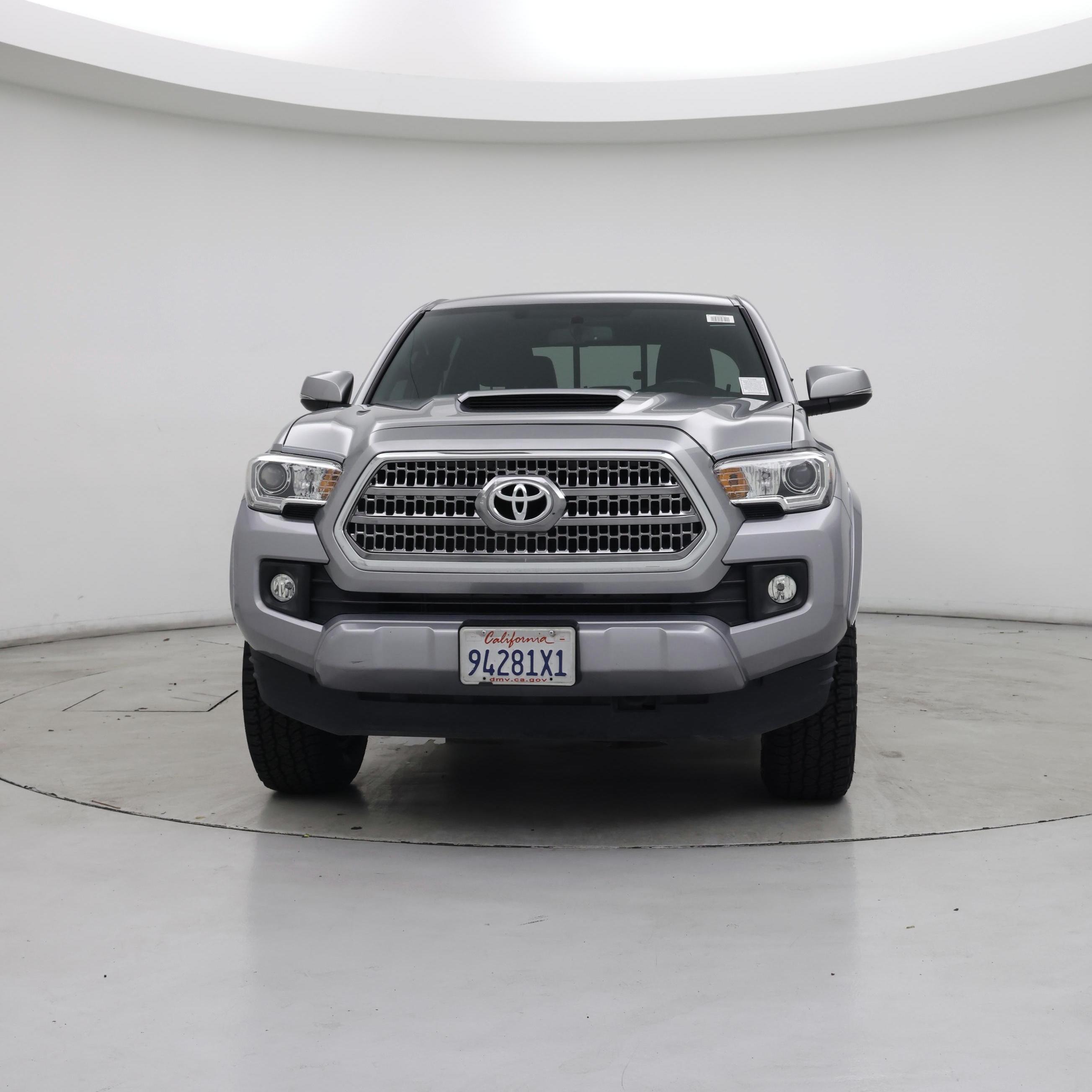 Thumbnail: 2016 Toyota Tacoma - 5