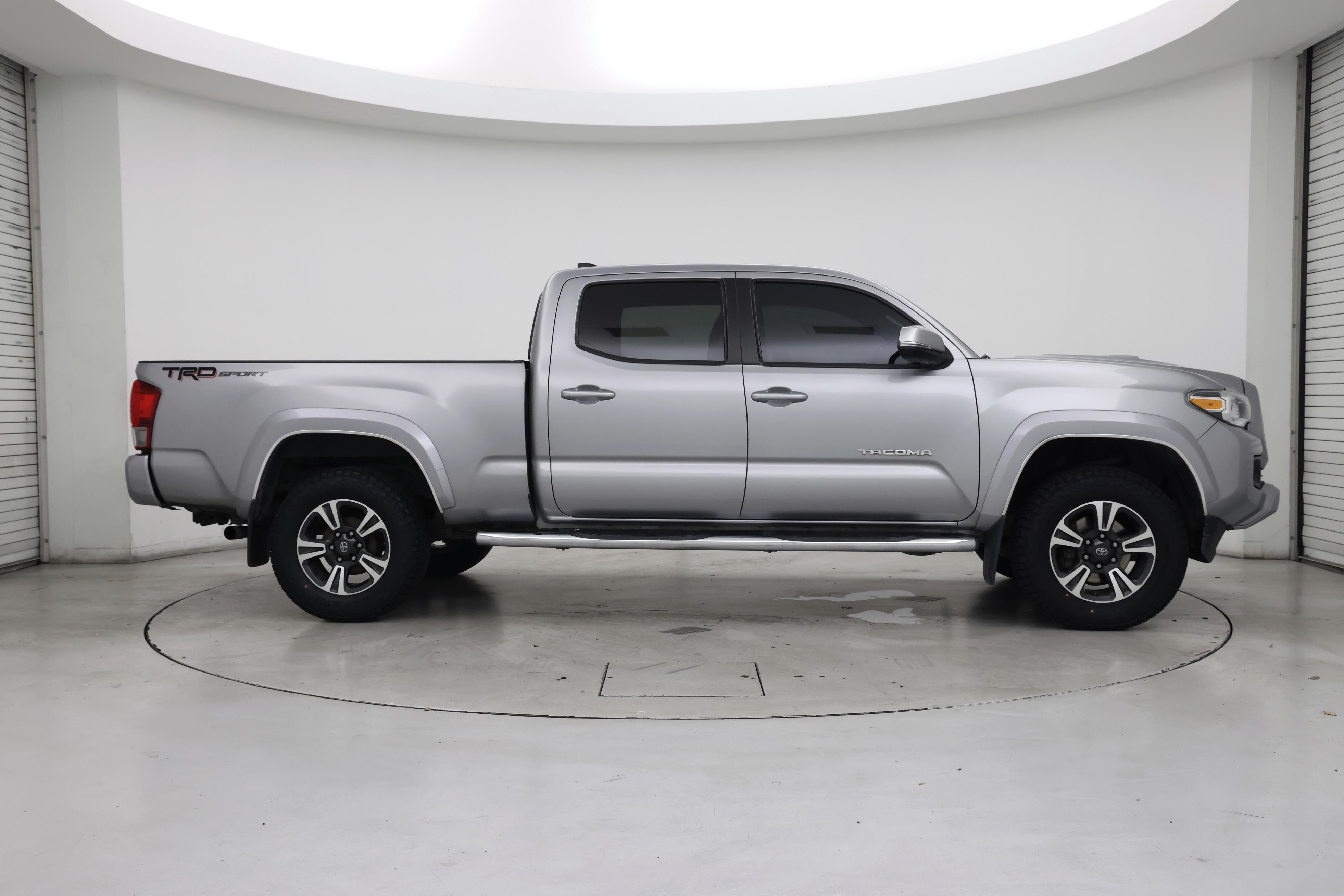 Thumbnail: 2016 Toyota Tacoma - 7