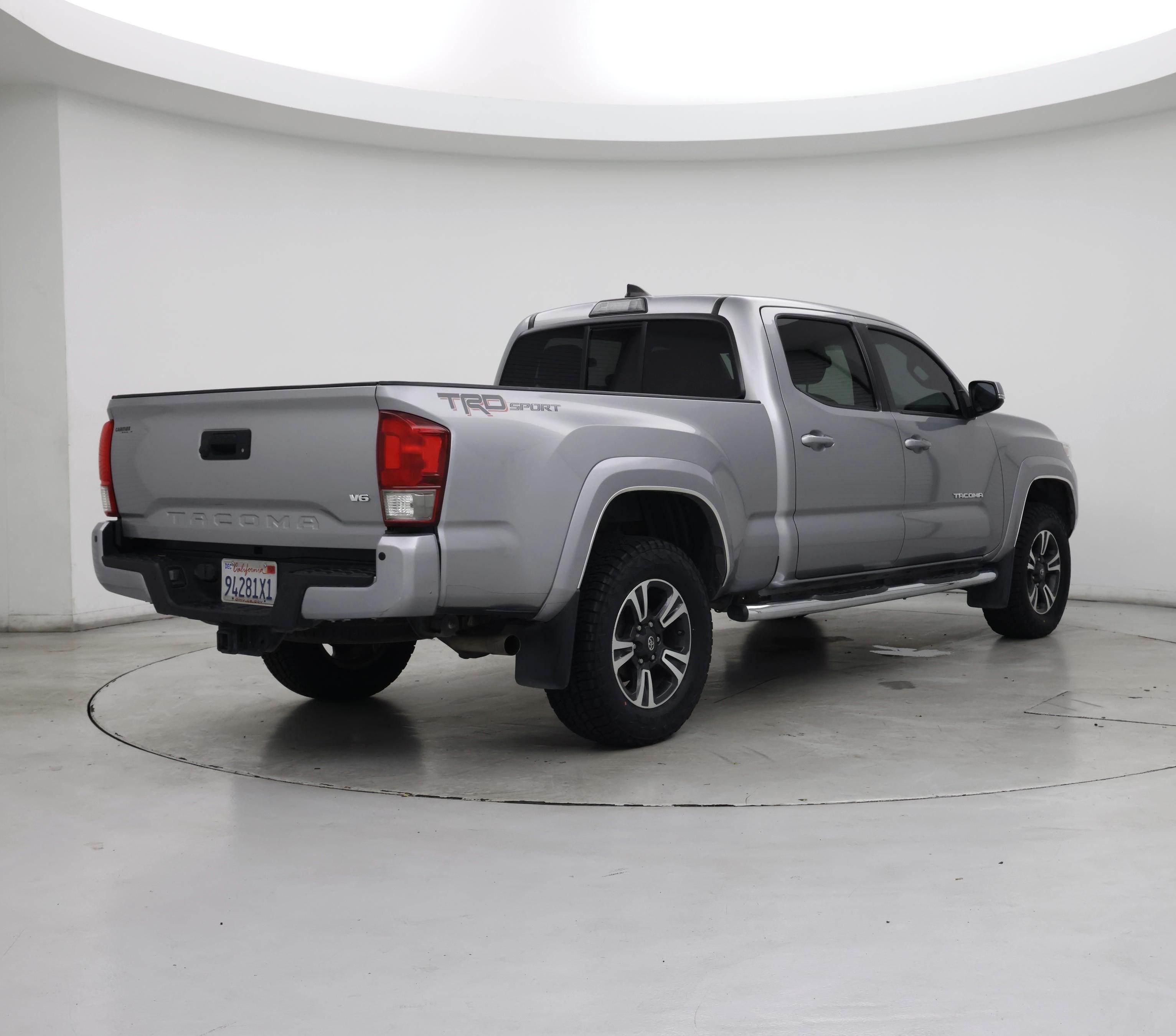 Thumbnail: 2016 Toyota Tacoma - 8