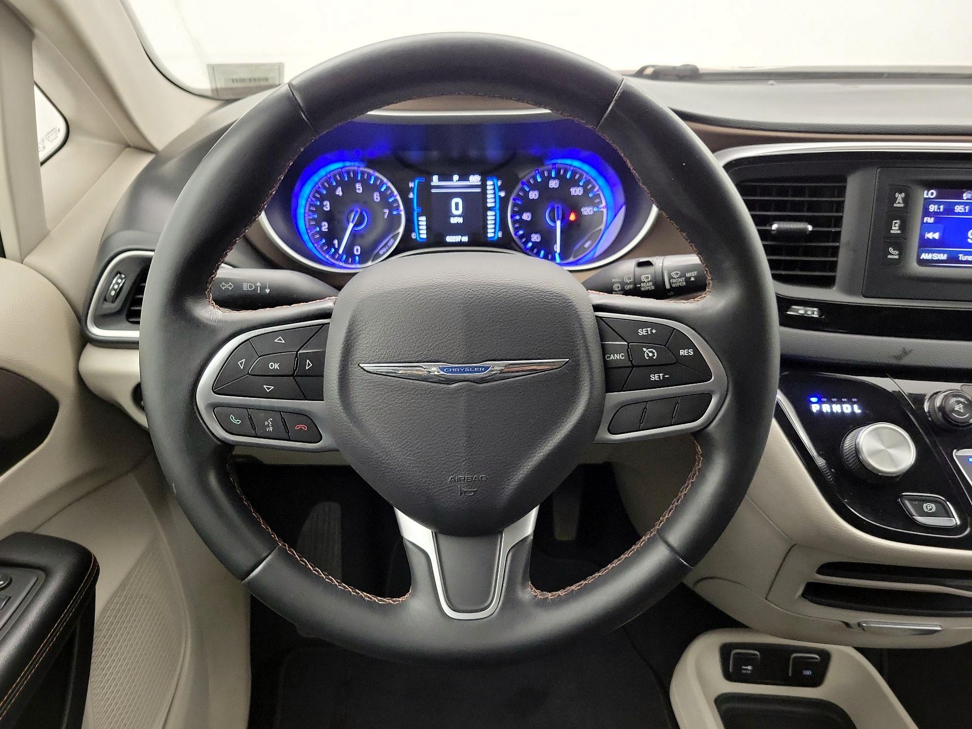 Thumbnail: 2017 Chrysler Pacifica - 10