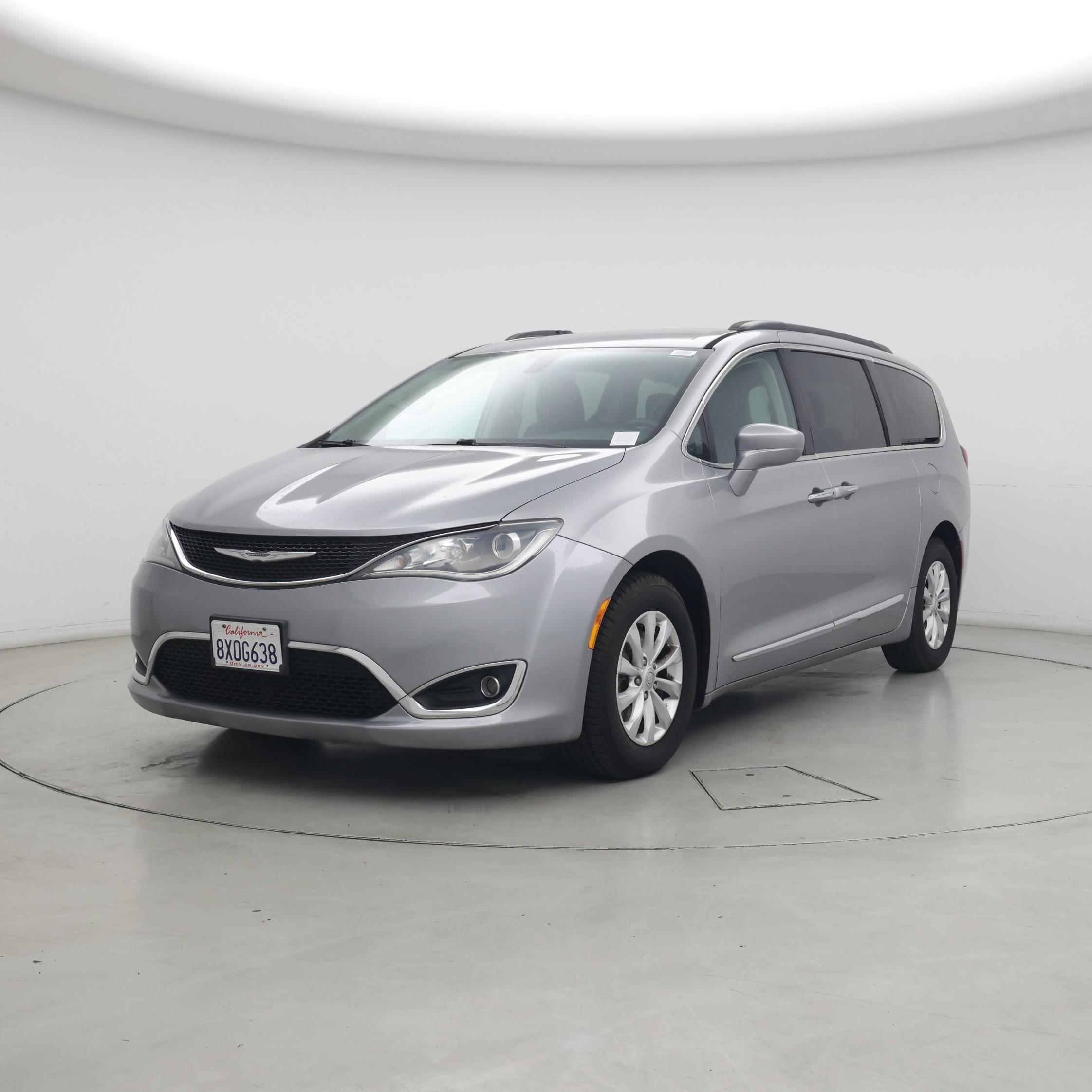 Thumbnail: 2017 Chrysler Pacifica - 4
