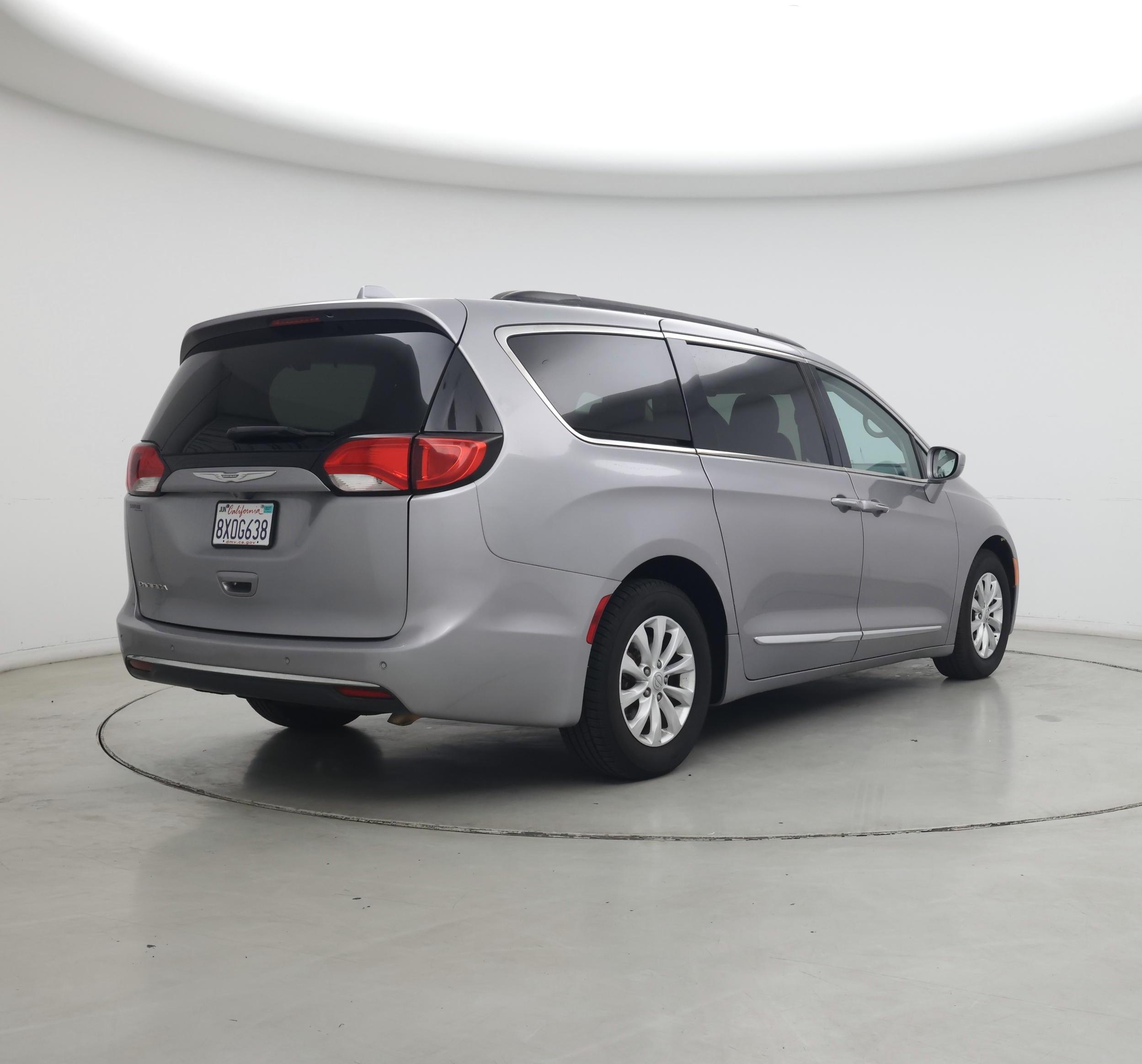 Thumbnail: 2017 Chrysler Pacifica - 8
