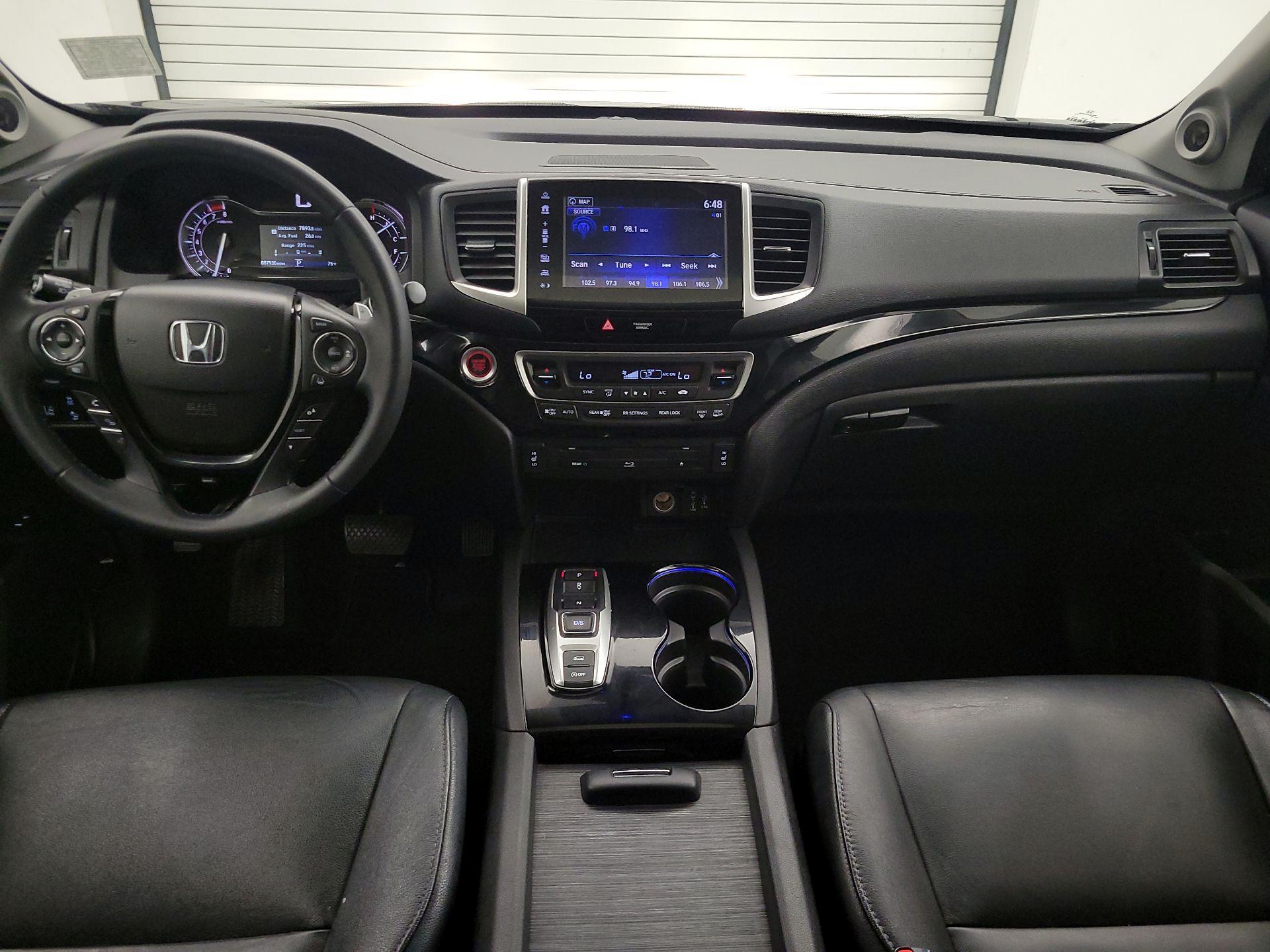 Thumbnail: 2017 Honda Pilot - 9