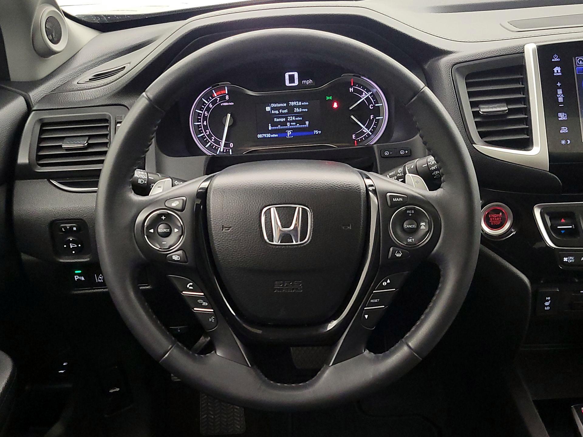 Thumbnail: 2017 Honda Pilot - 10