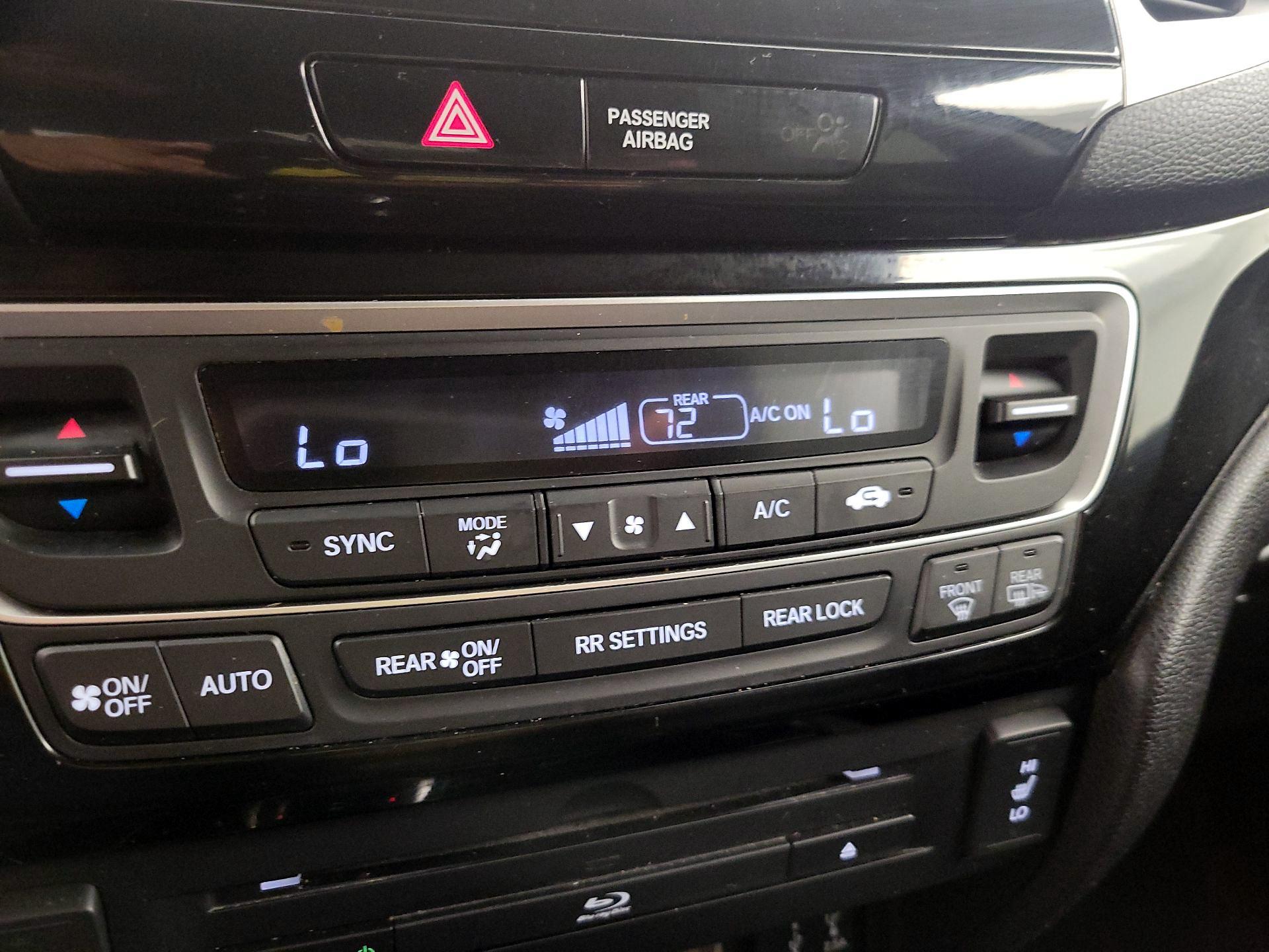 Thumbnail: 2017 Honda Pilot - 16