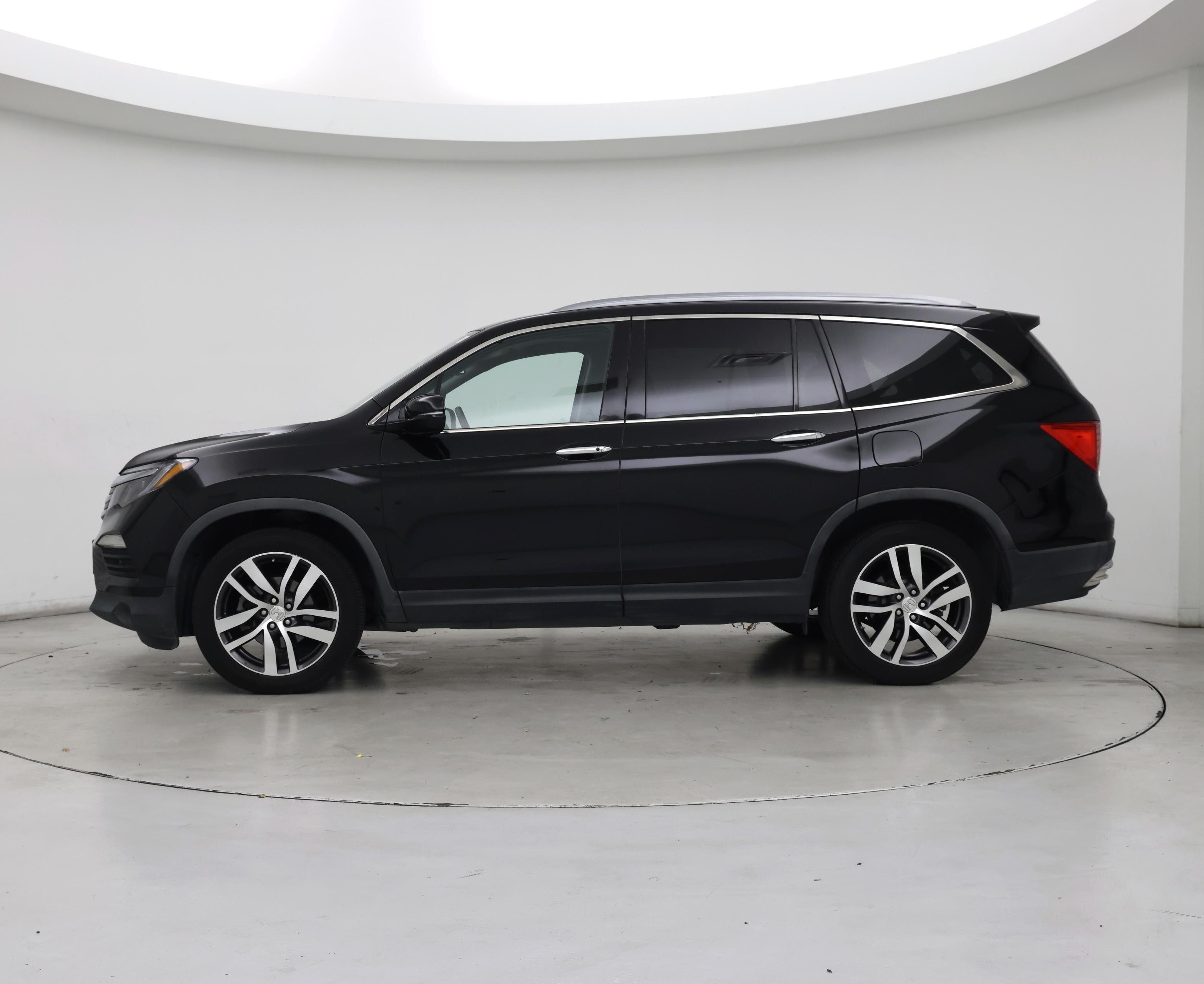 Thumbnail: 2017 Honda Pilot - 3