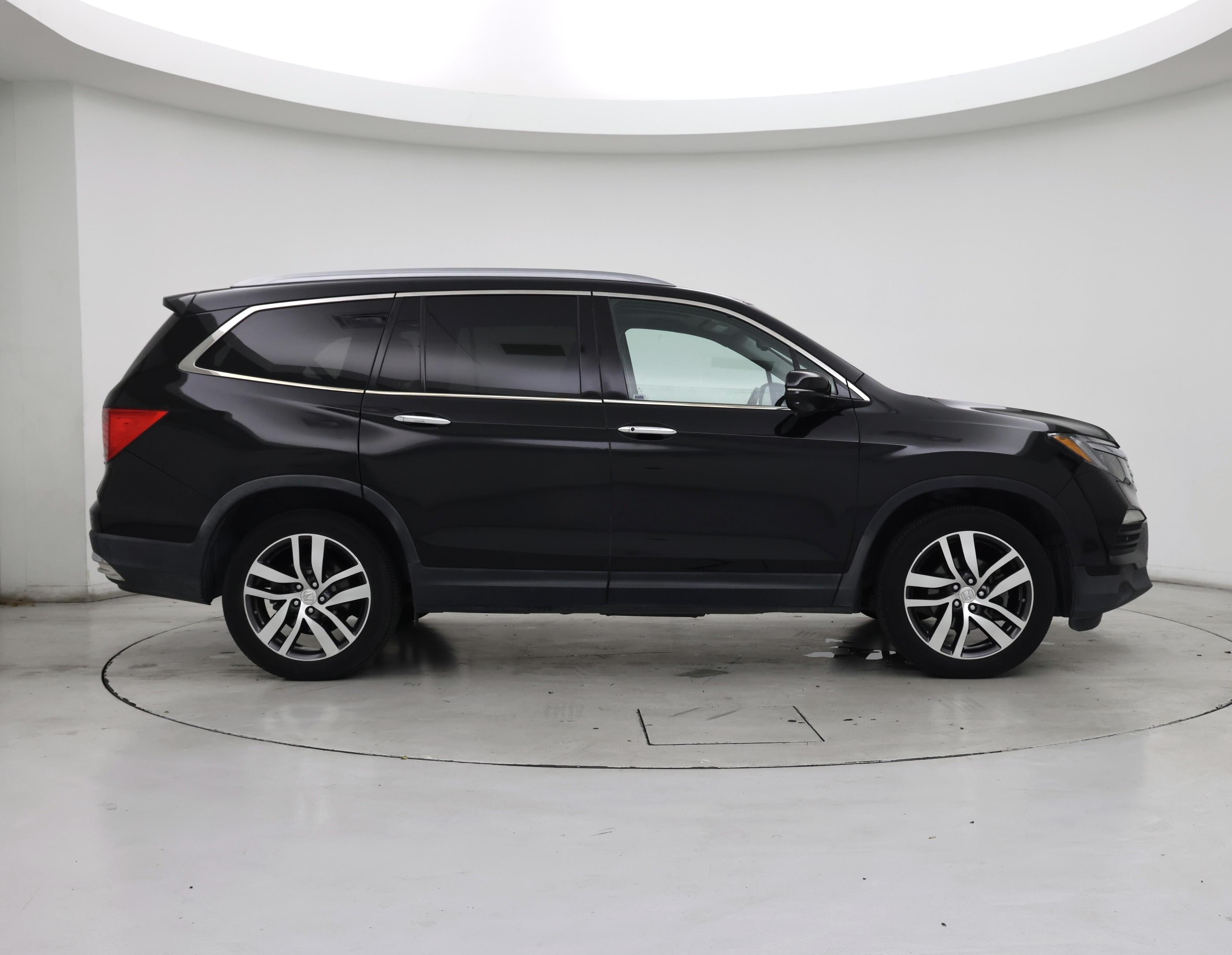 Thumbnail: 2017 Honda Pilot - 7