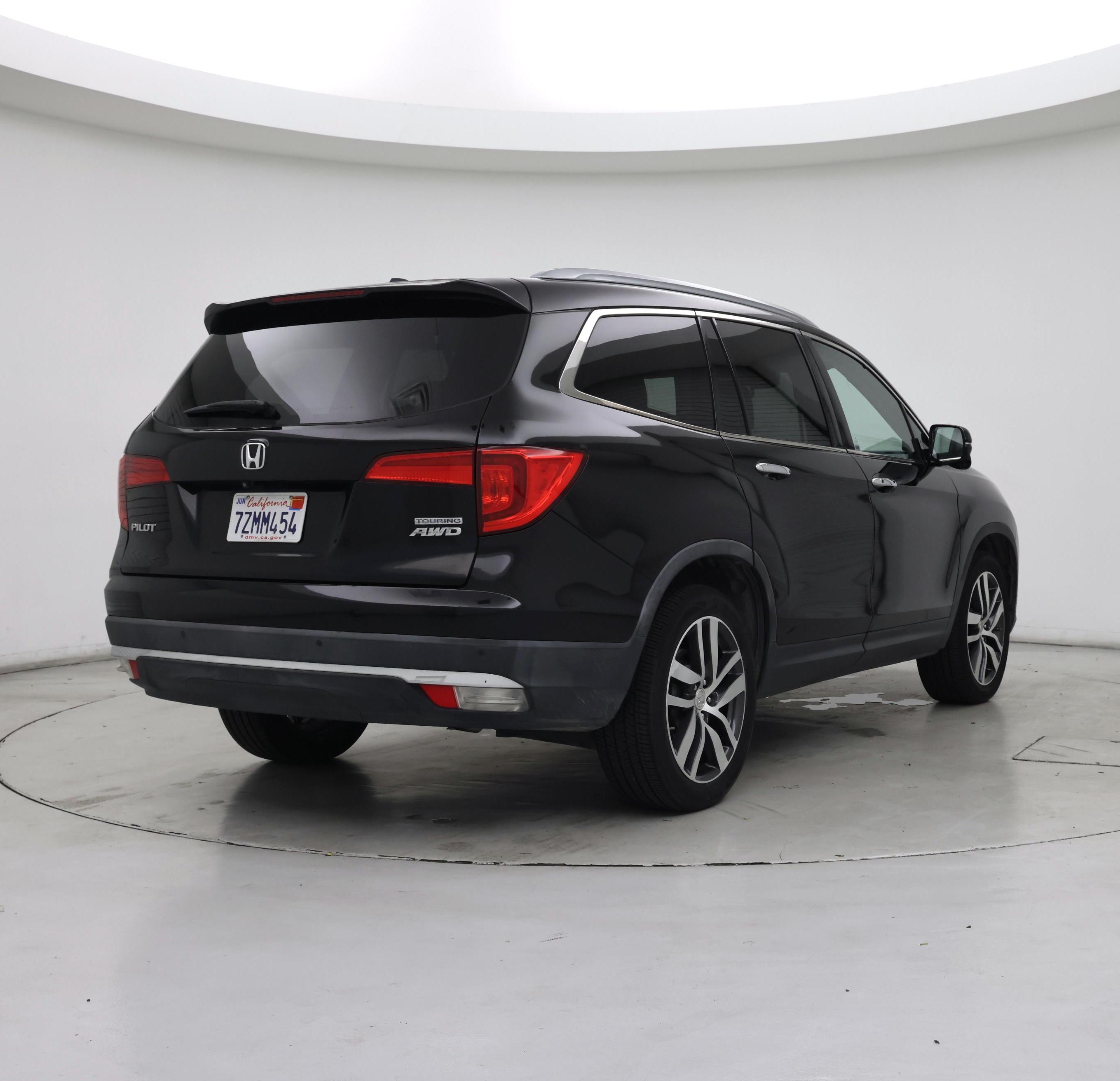 Thumbnail: 2017 Honda Pilot - 8