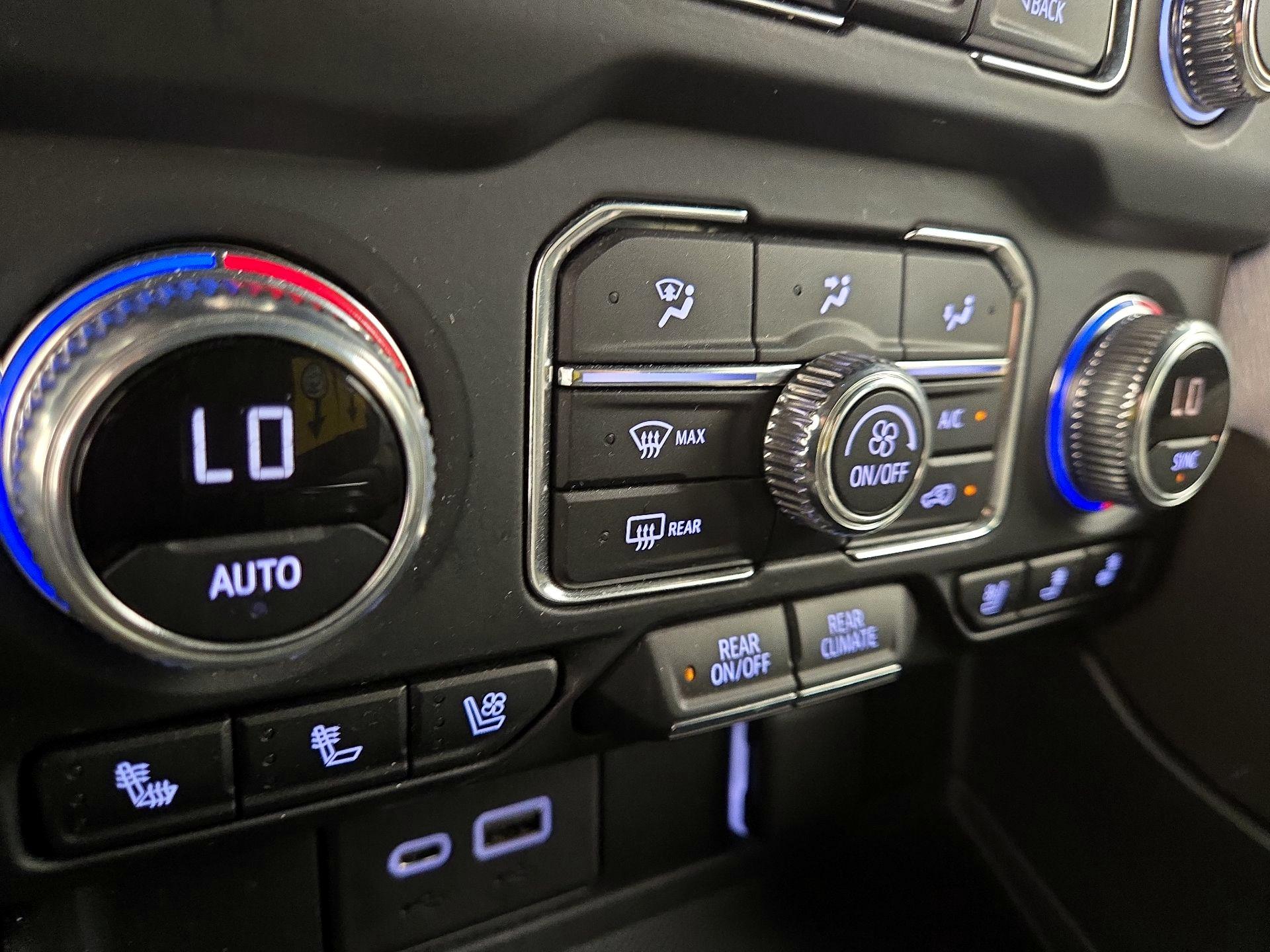 Thumbnail: 2021 GMC Yukon XL - 17