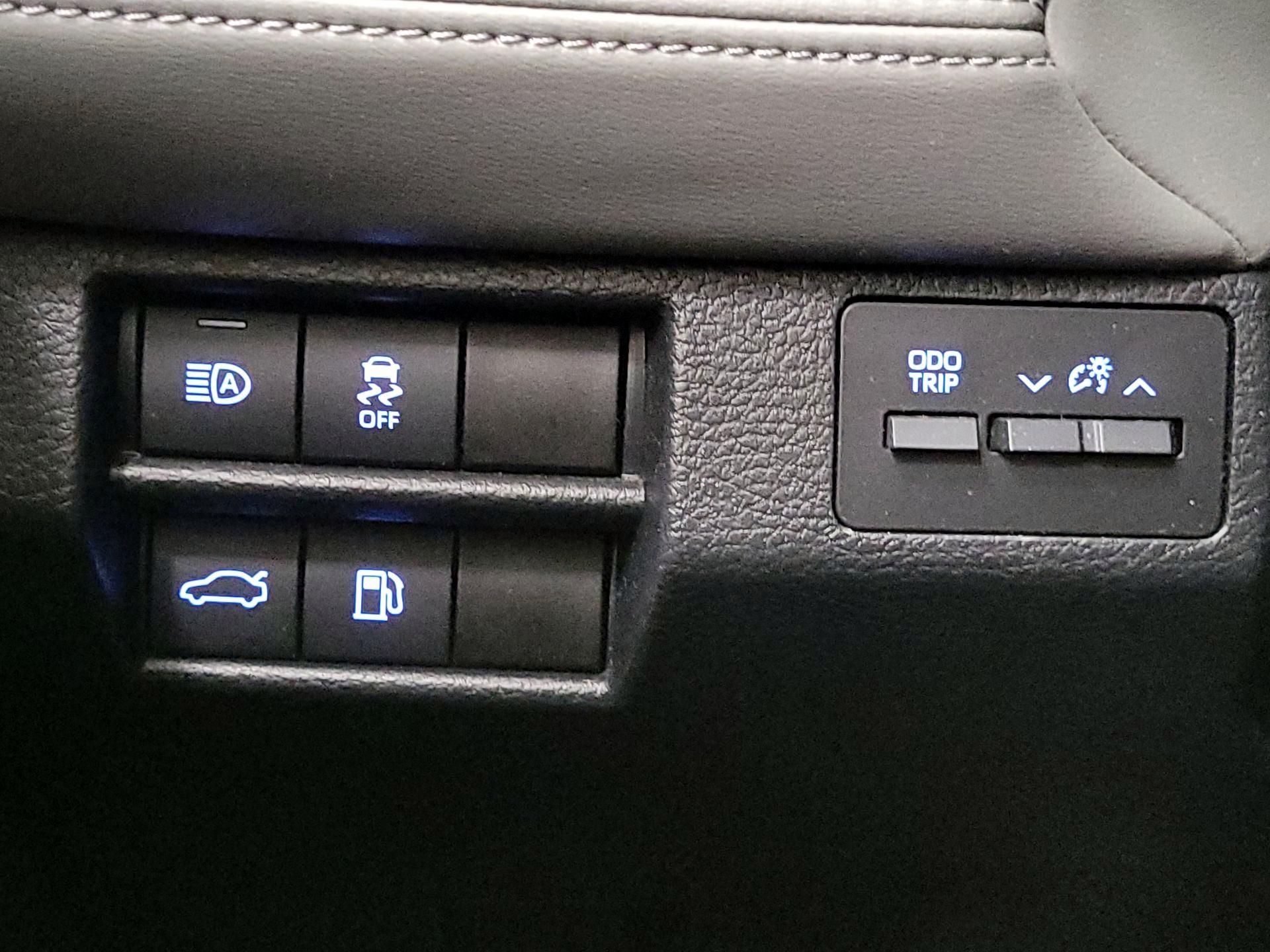 Thumbnail: 2020 Toyota Avalon - 13