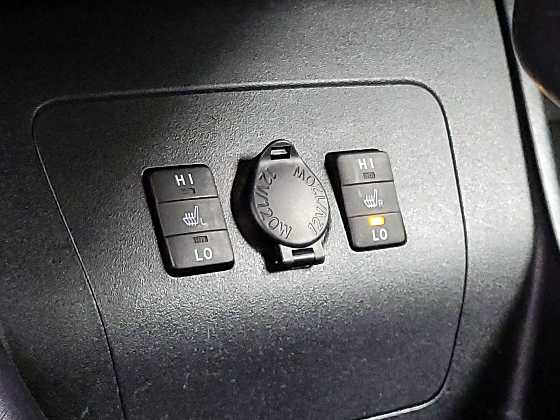 Thumbnail: 2014 Toyota Prius - 18