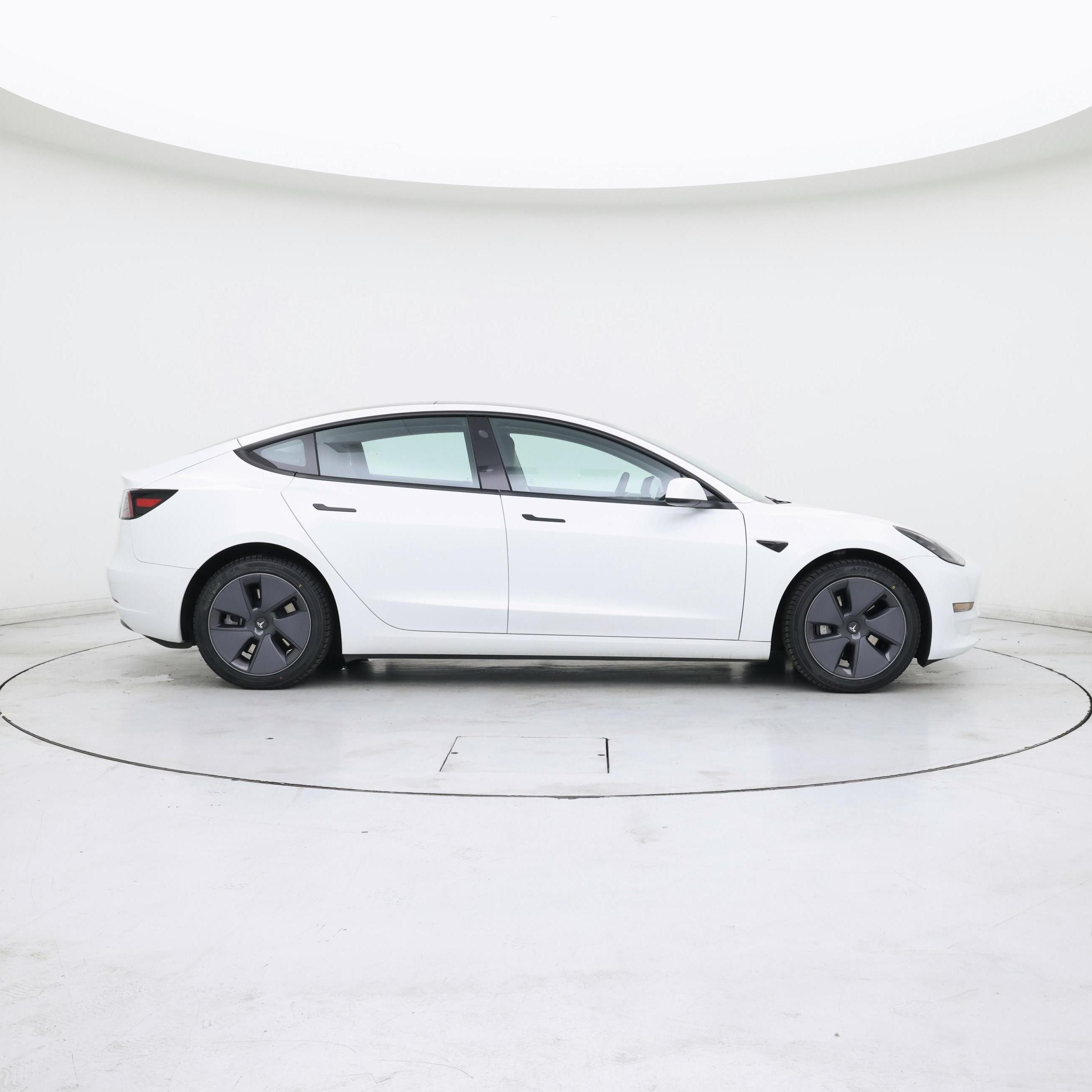 Thumbnail: 2023 Tesla Model 3 - 7