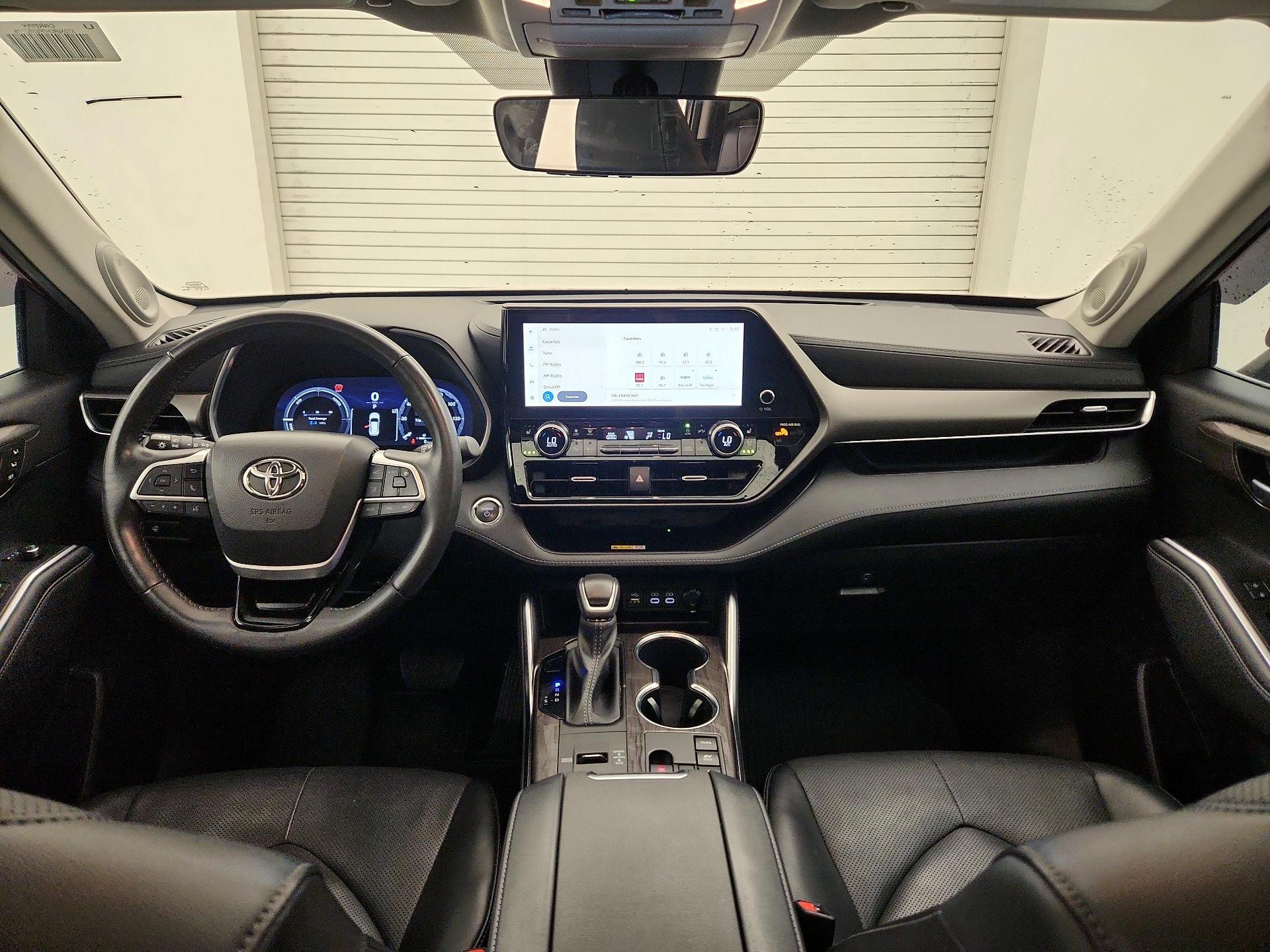 Thumbnail: 2023 Toyota Highlander - 9