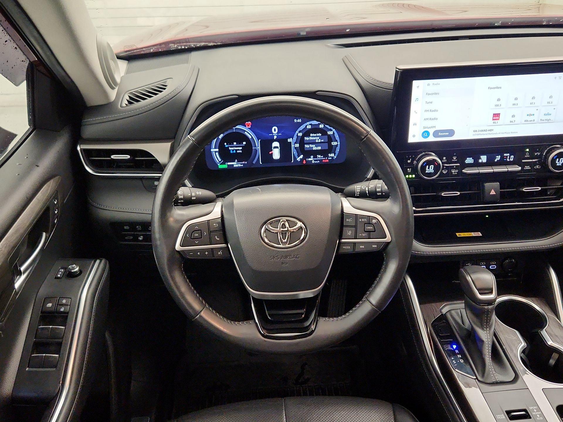 Thumbnail: 2023 Toyota Highlander - 10