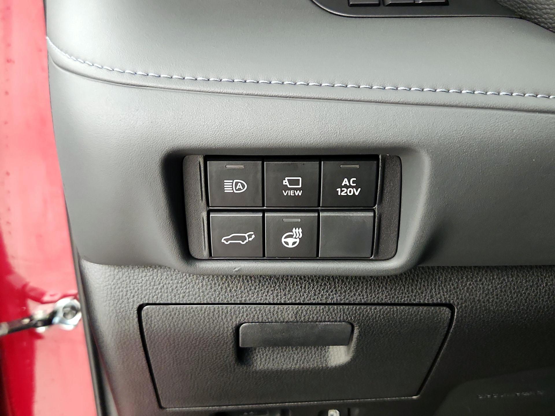 Thumbnail: 2023 Toyota Highlander - 13