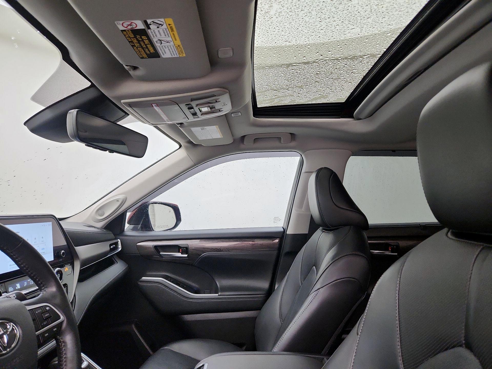Thumbnail: 2023 Toyota Highlander - 19