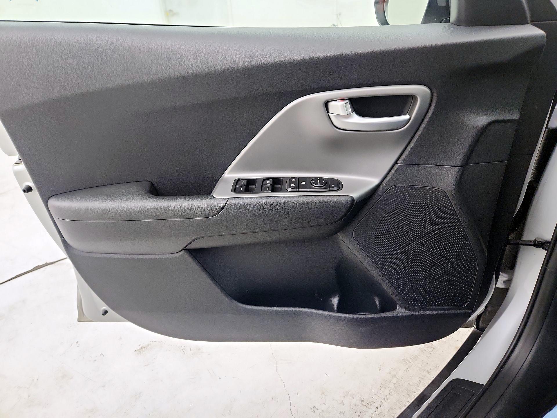 Thumbnail: 2019 Kia Niro - 12