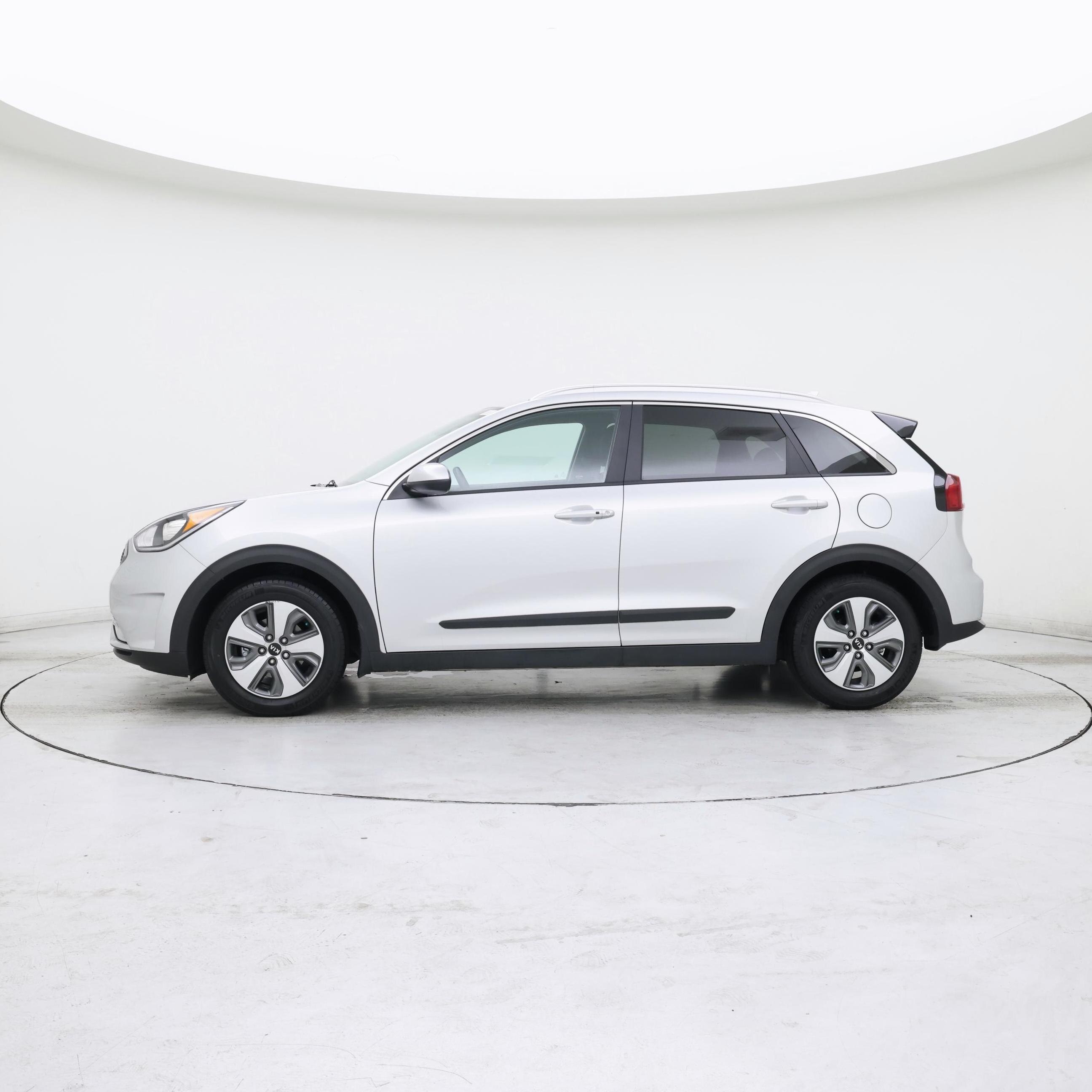 Thumbnail: 2019 Kia Niro - 3