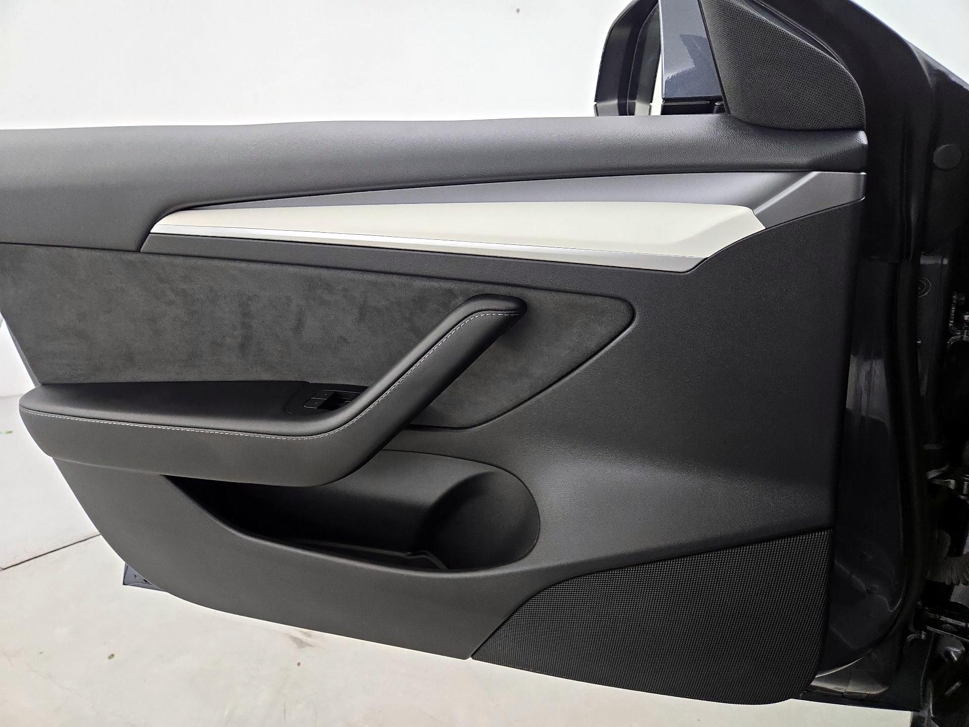 Thumbnail: 2023 Tesla Model 3 - 12