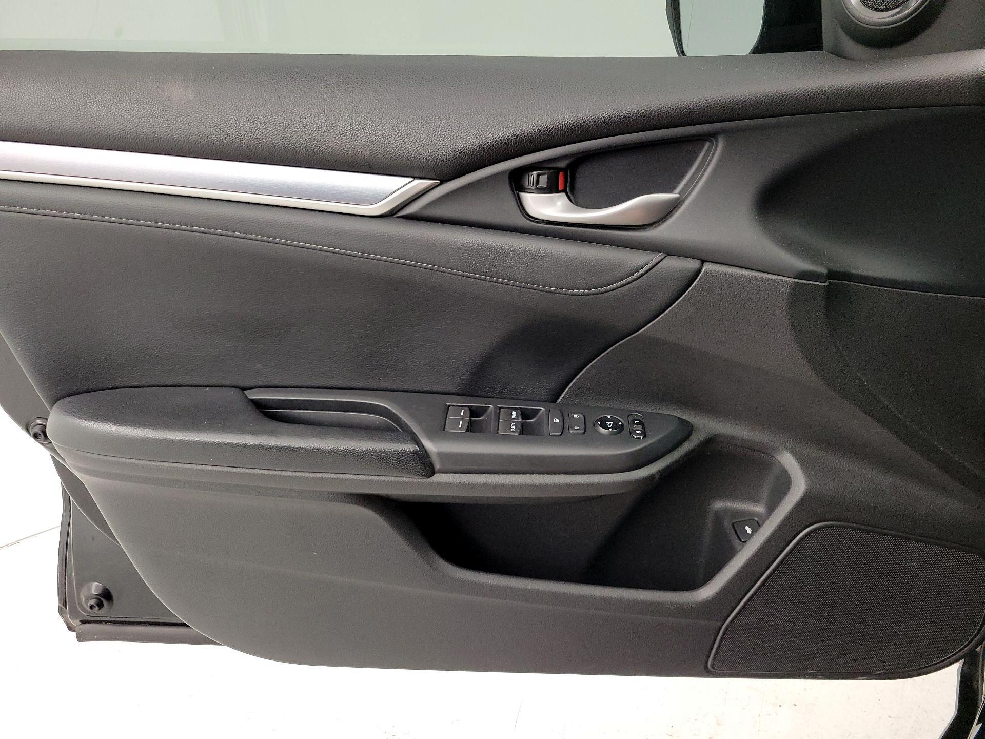 Thumbnail: 2016 Honda Civic - 12