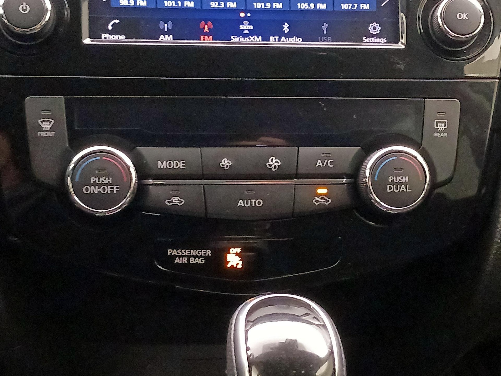 2020 Nissan Rogue SV - Photo 17