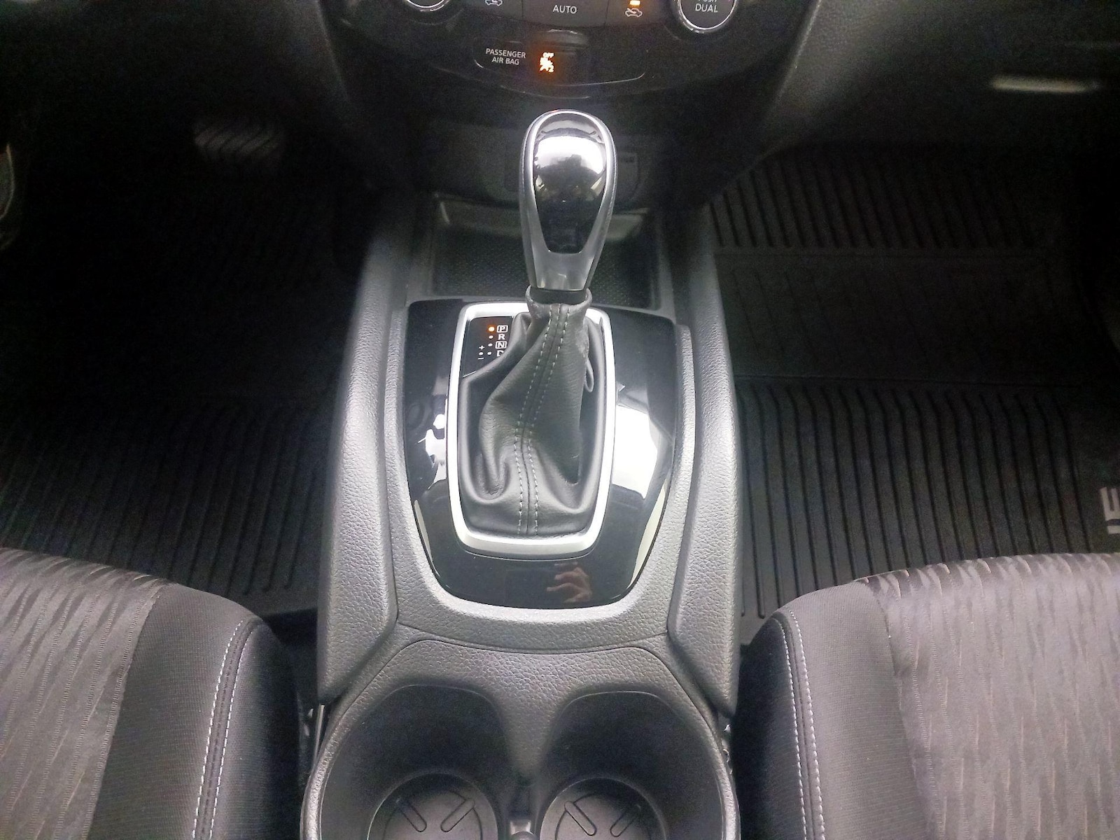 2020 Nissan Rogue SV - Photo 18