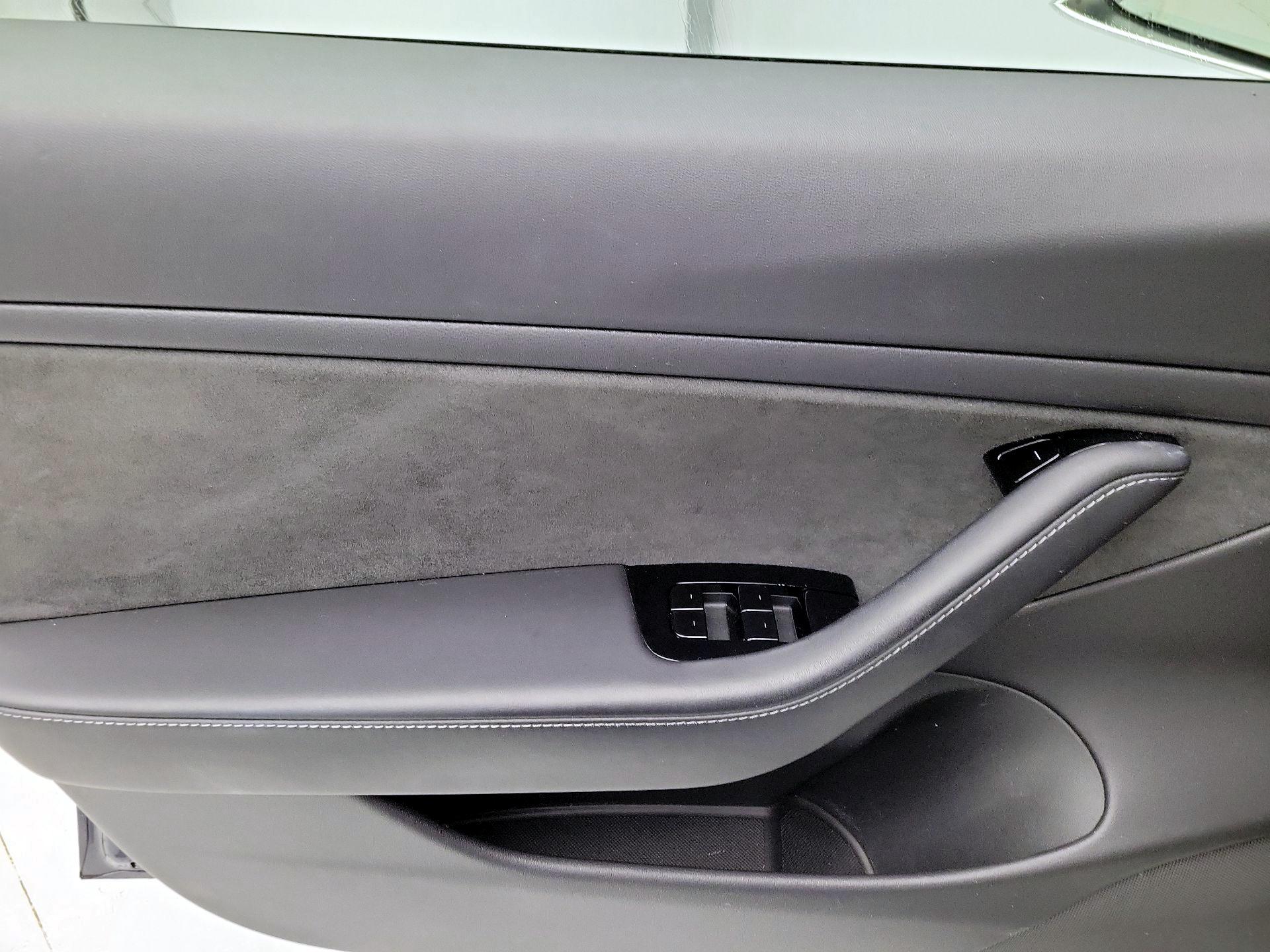 Thumbnail: 2020 Tesla Model 3 - 12