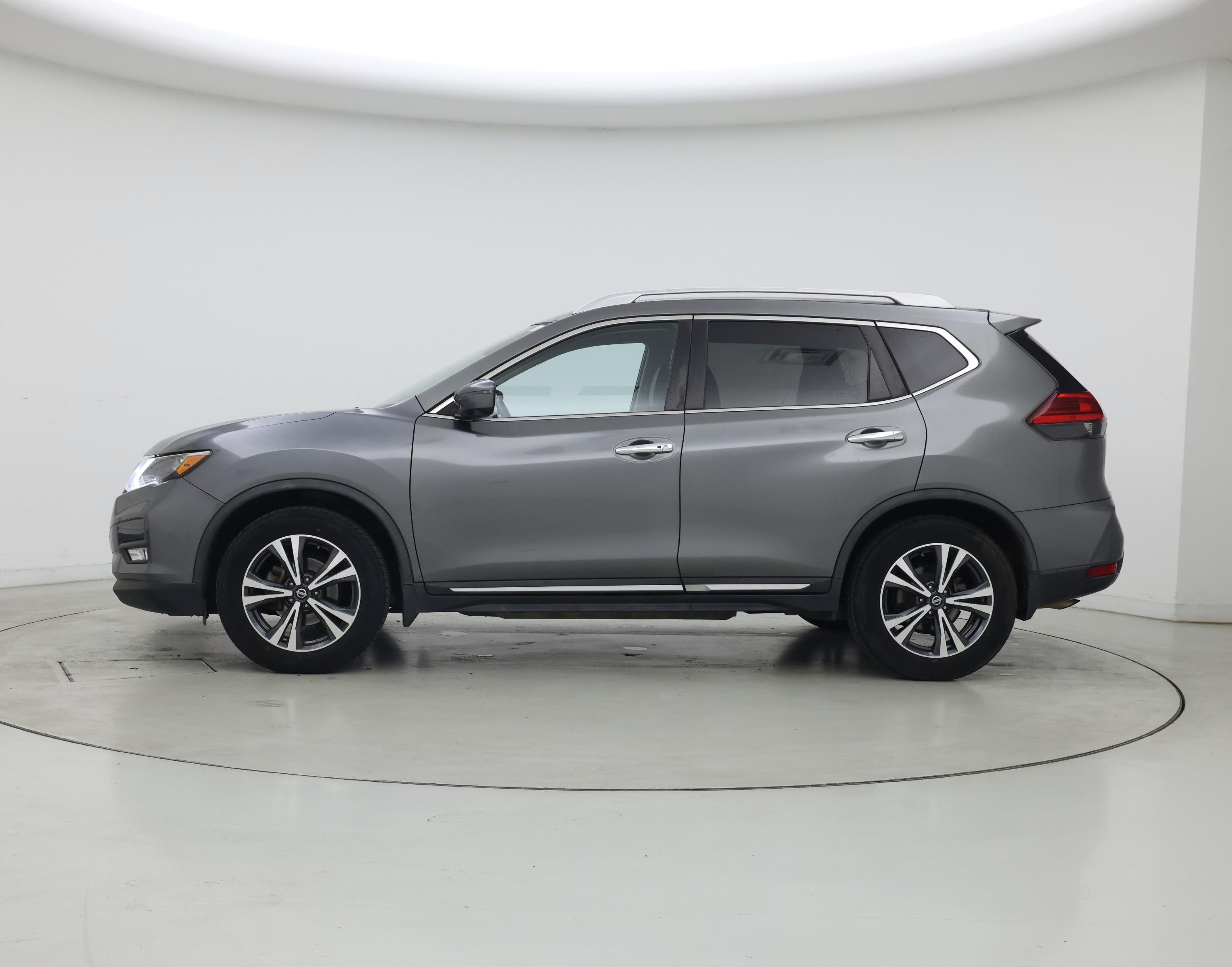 Thumbnail: 2017 Nissan Rogue - 3