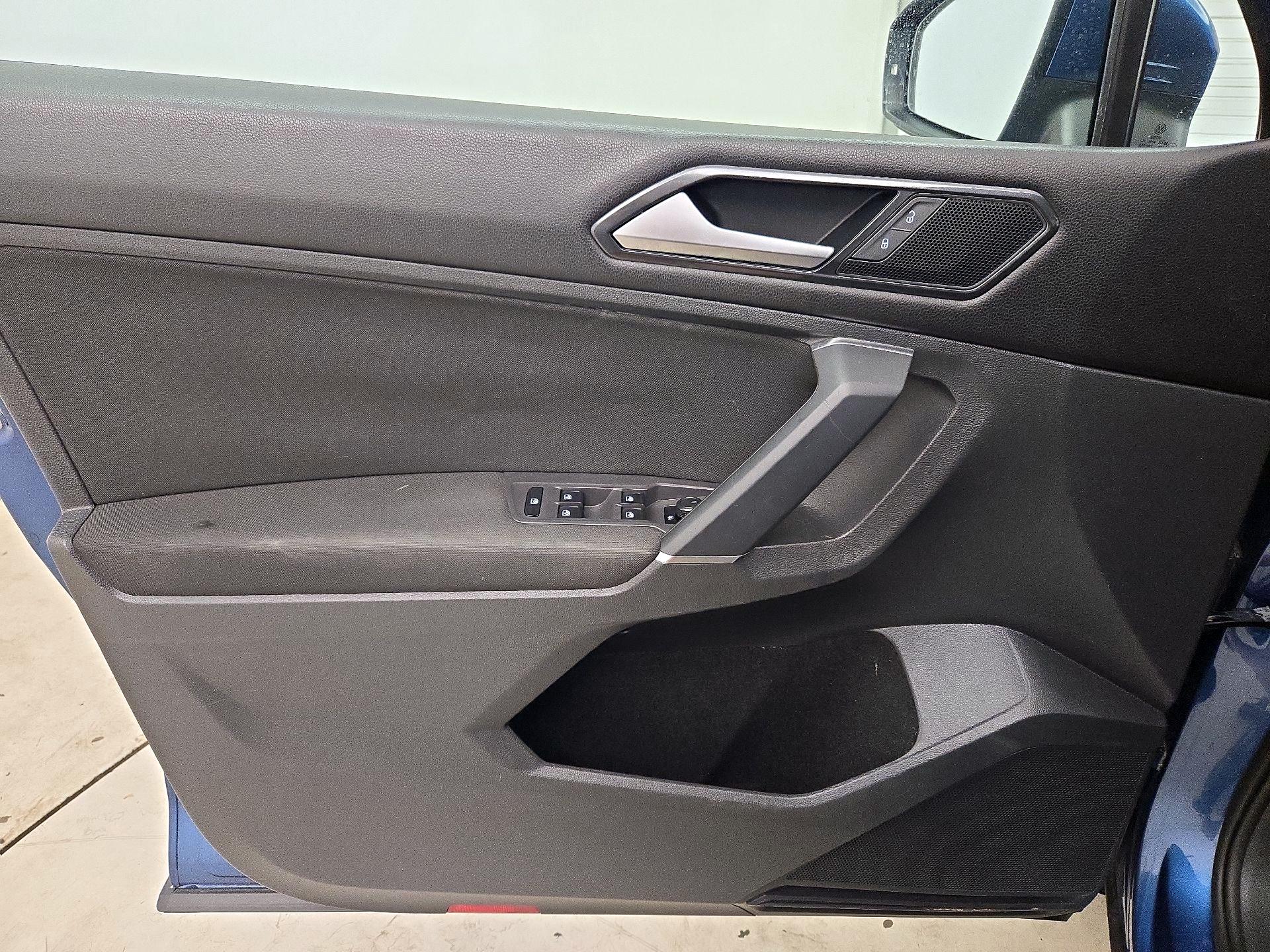Thumbnail: 2018 Volkswagen Tiguan - 12
