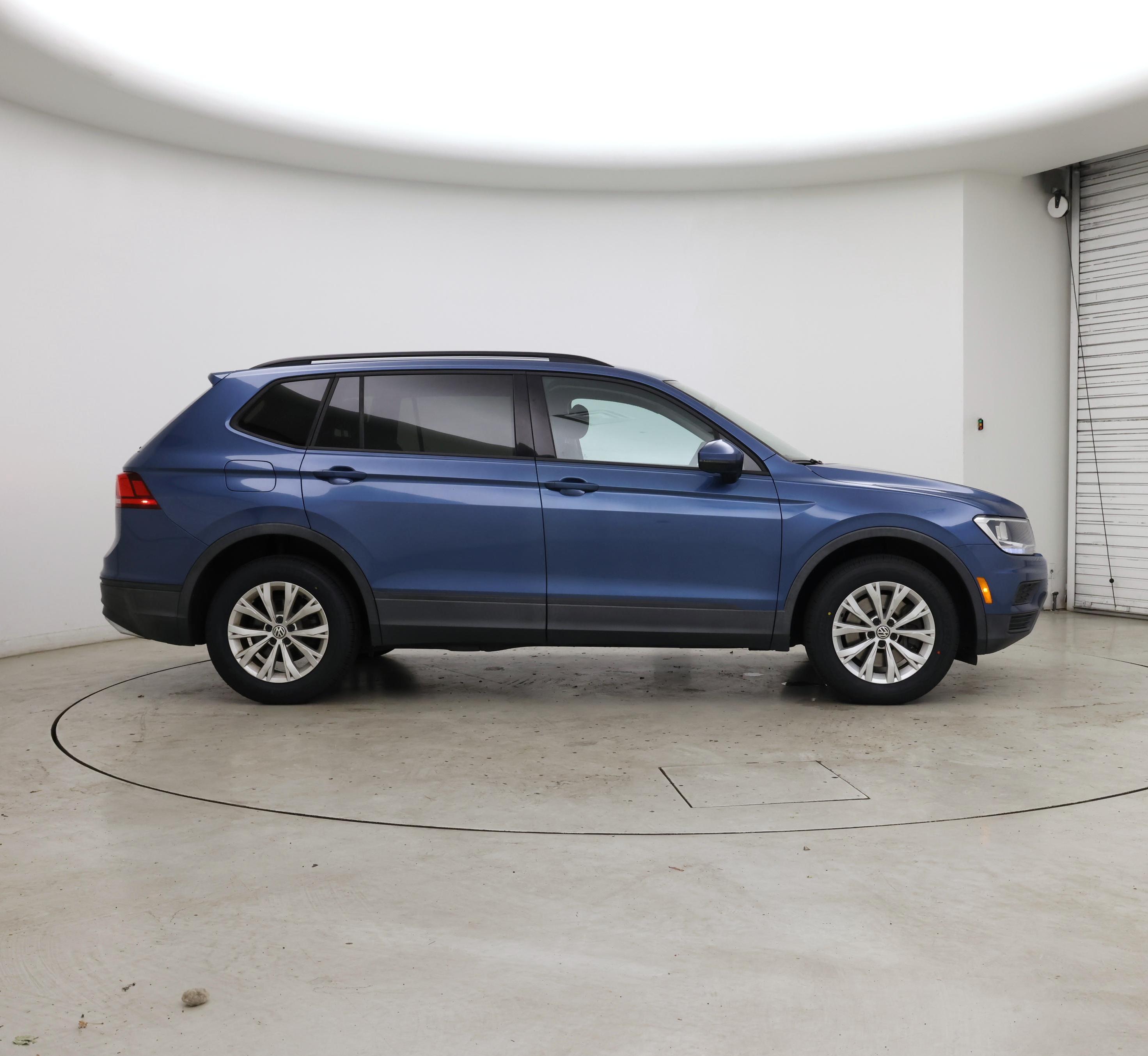 Thumbnail: 2018 Volkswagen Tiguan - 7