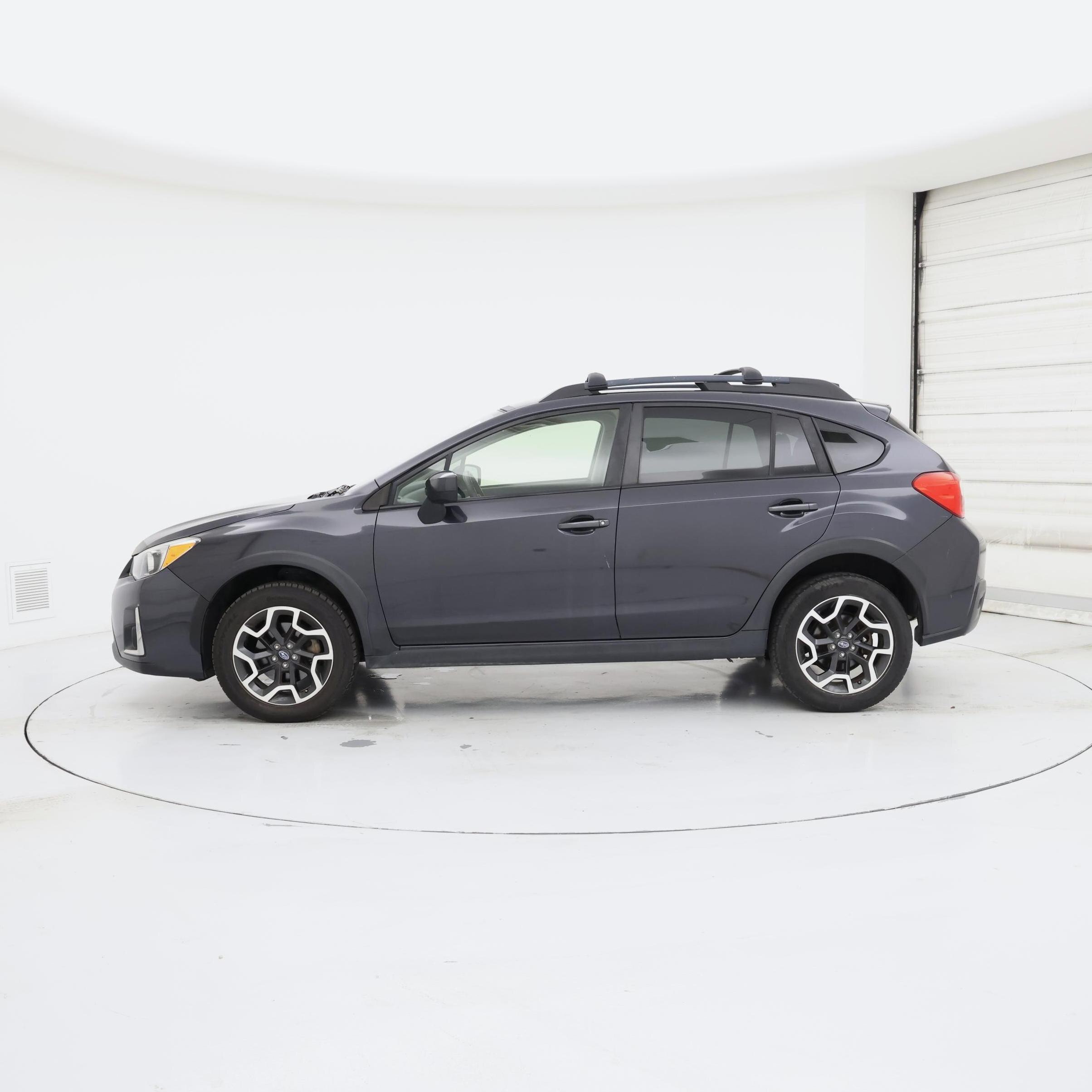 Thumbnail: 2017 Subaru Crosstrek - 3