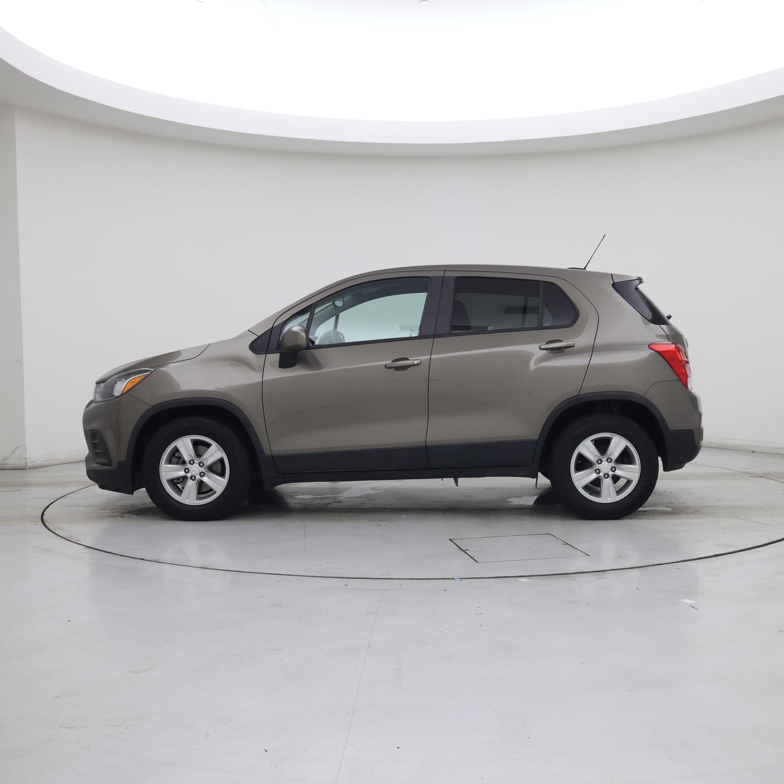 Thumbnail: 2022 Chevrolet Trax - 3