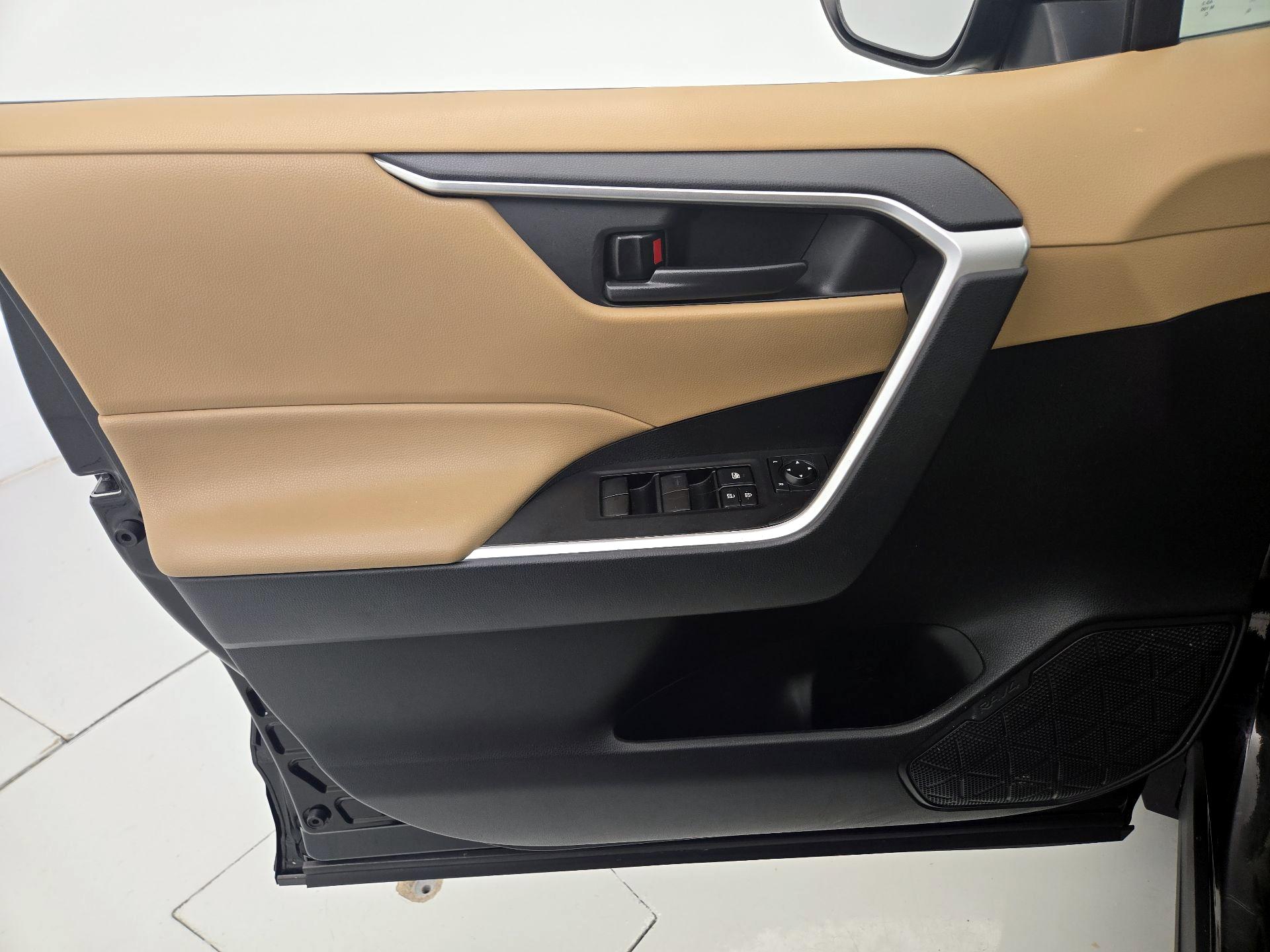 Thumbnail: 2021 Toyota RAV4 - 12