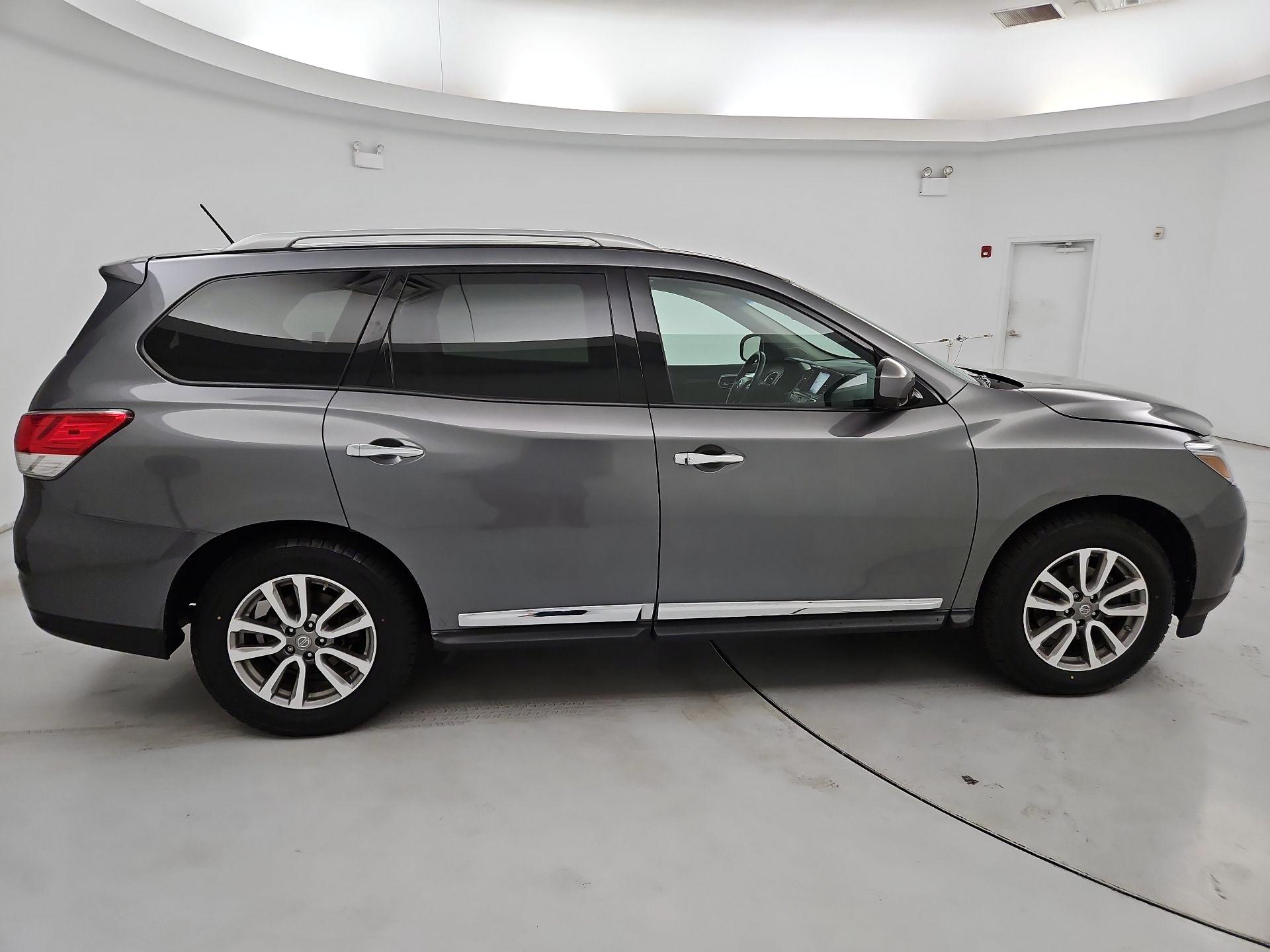 Thumbnail: 2015 Nissan Pathfinder - 4