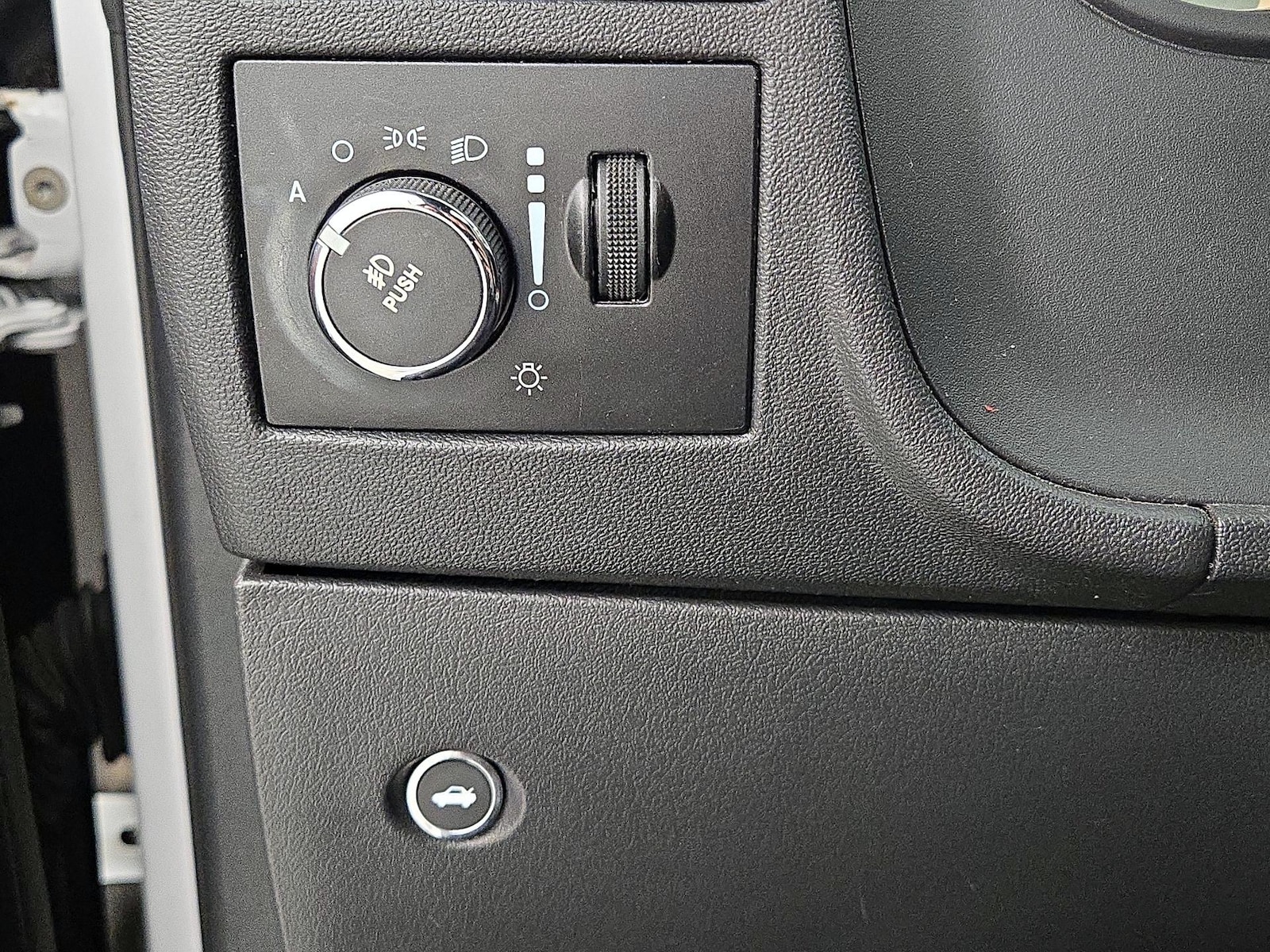 2014 Dodge Challenger R/T - Photo 14